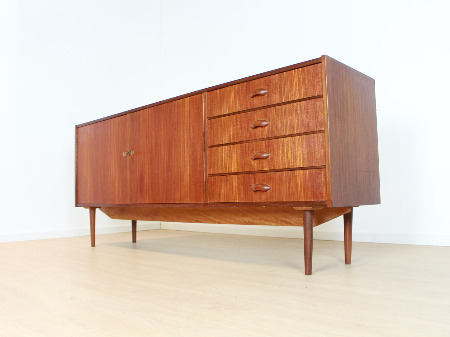vintage teak dressoir