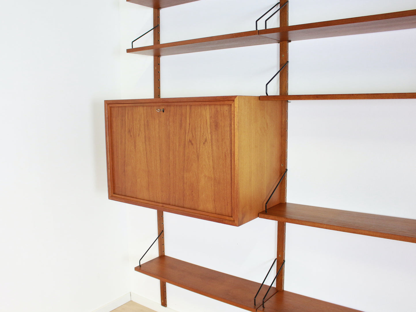 Poul Cadovius Royal System wandmeubel