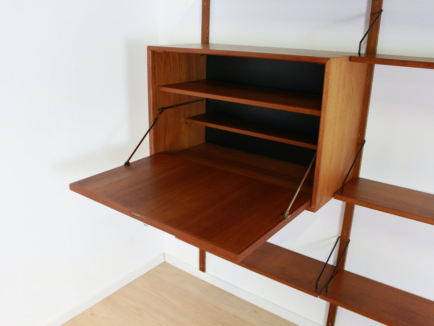 Poul Cadovius Royal System wandmeubel
