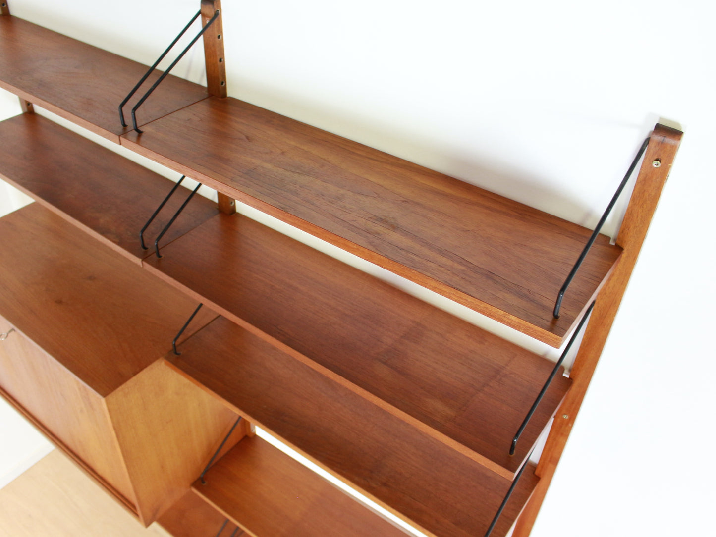 Poul Cadovius Royal System wandmeubel