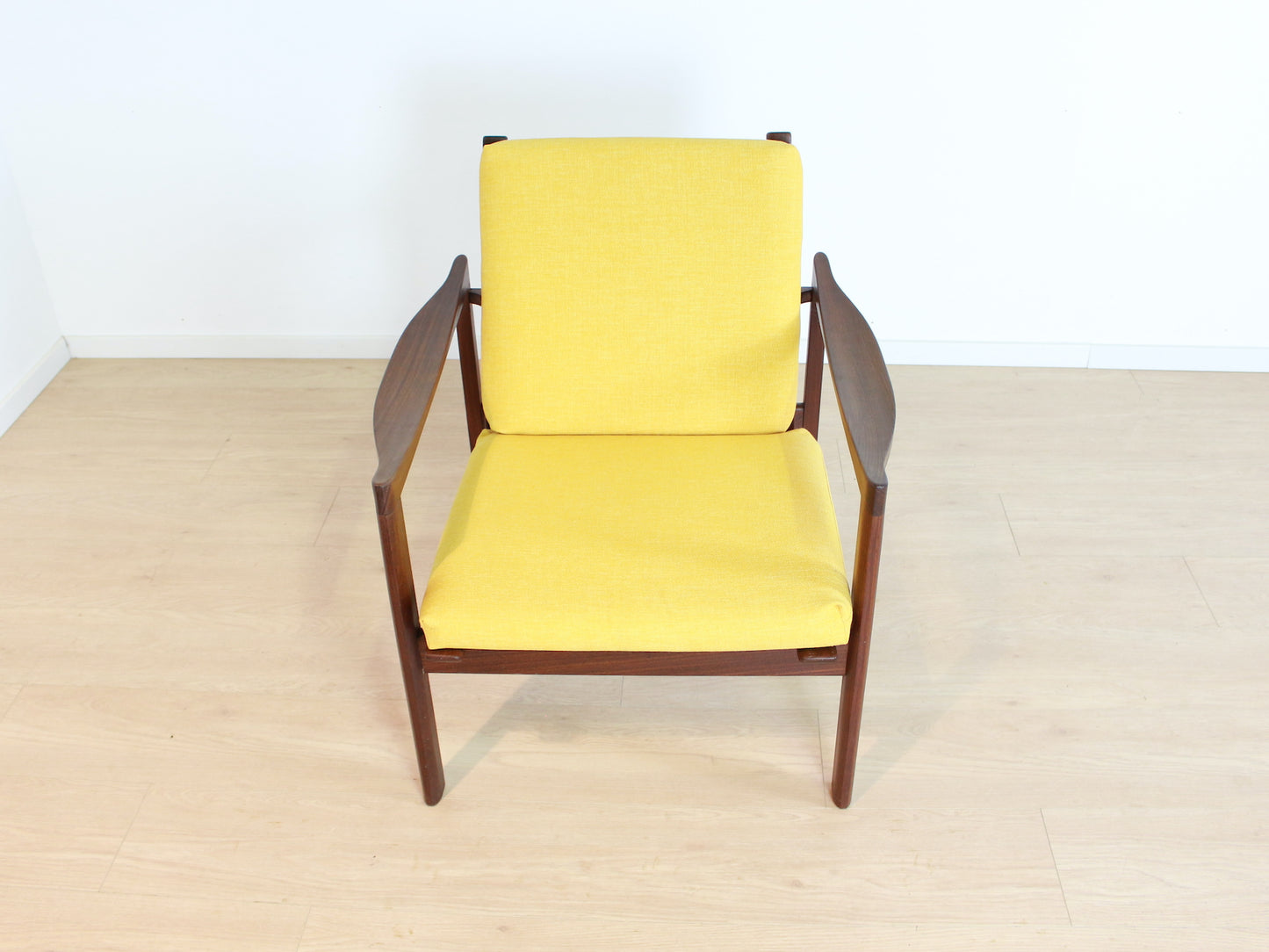 vintage fauteuil geel
