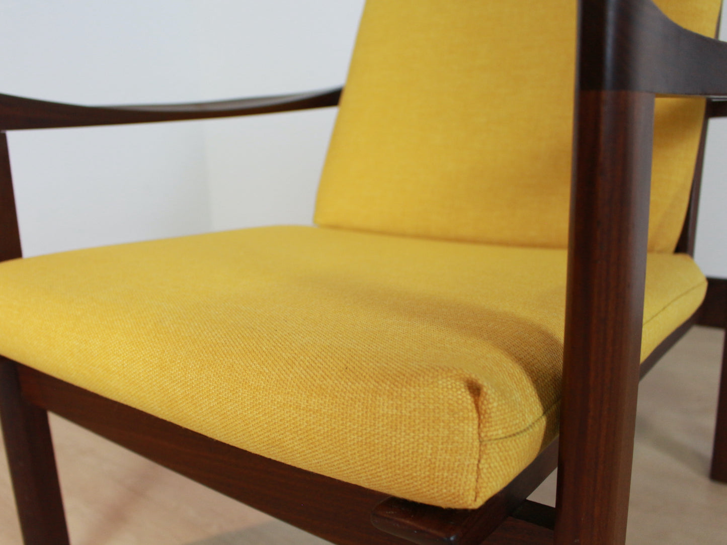 vintage fauteuil geel