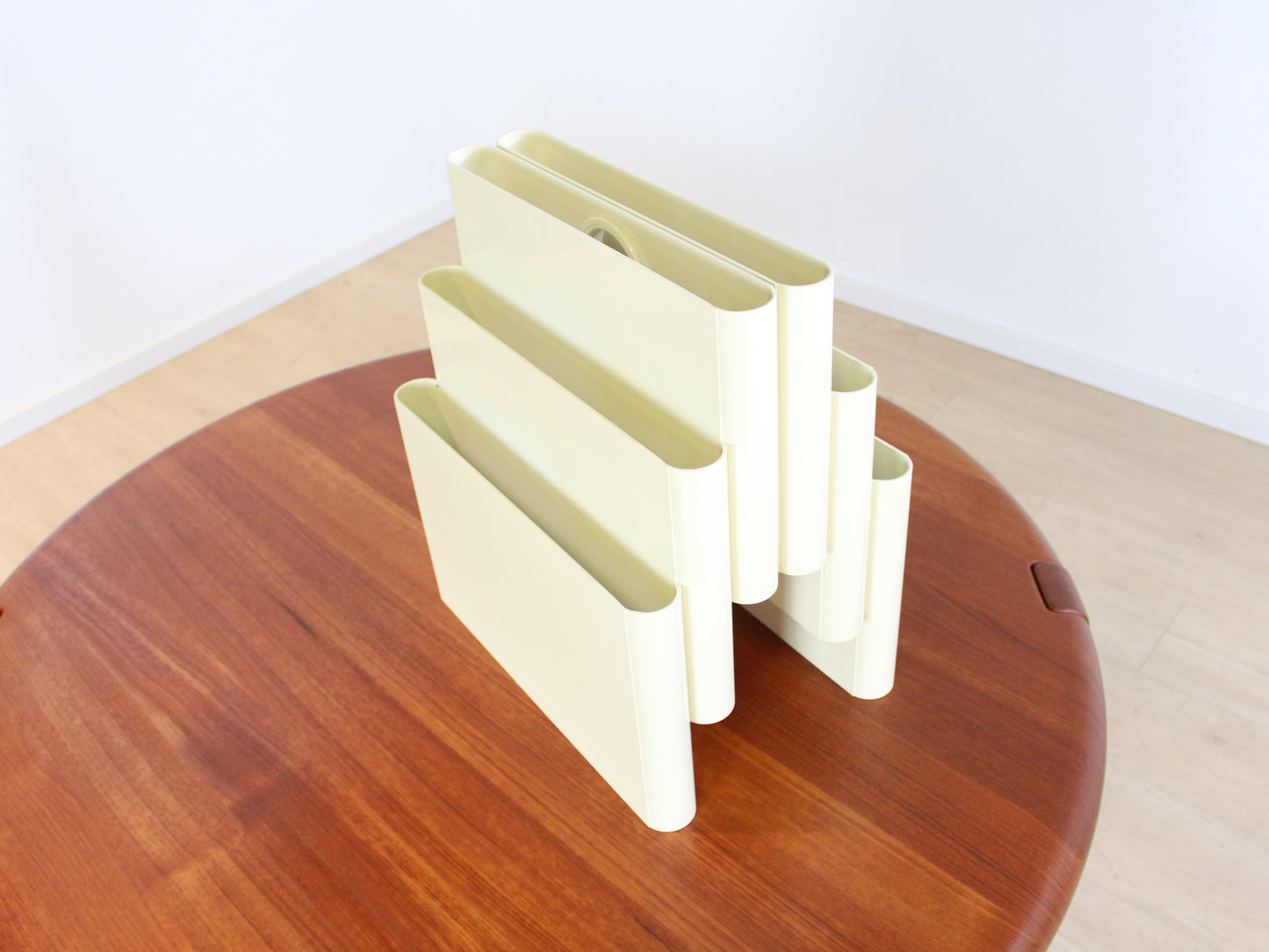 Kartell Giotto Stoppino lectuurbak