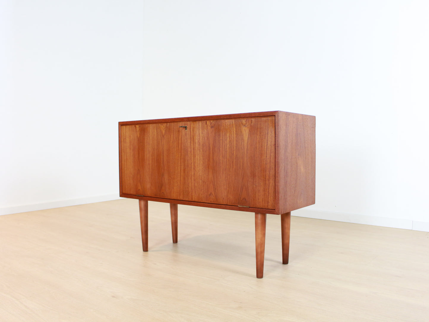 Teak klep kastje FM Furniture (2/2)
