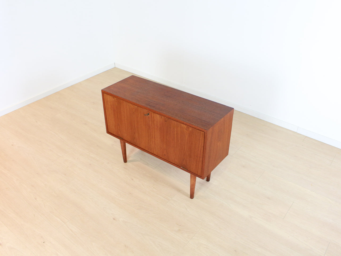 Teak klep kastje FM Furniture (2/2)