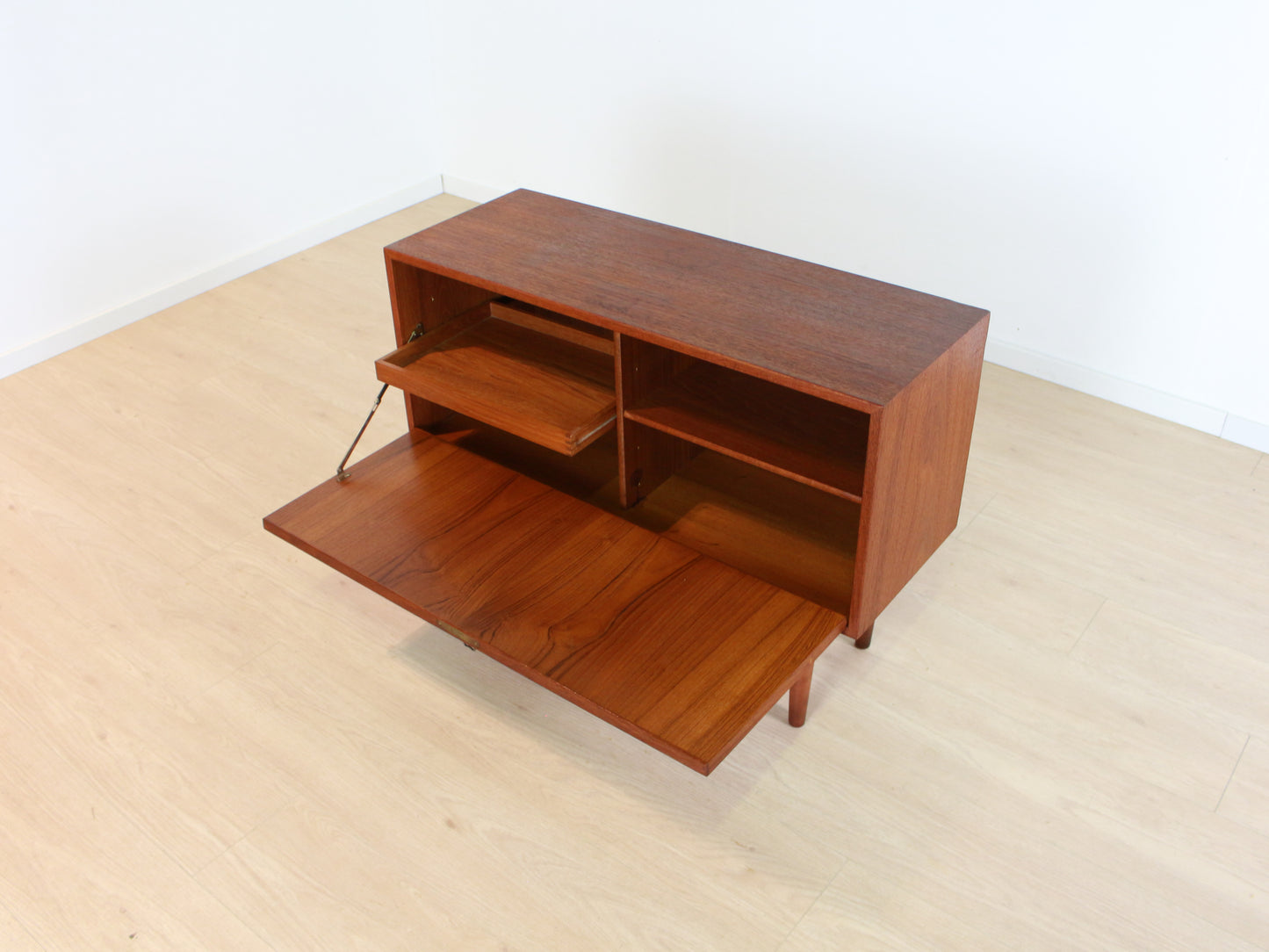 Teak klep kastje FM Furniture (2/2)