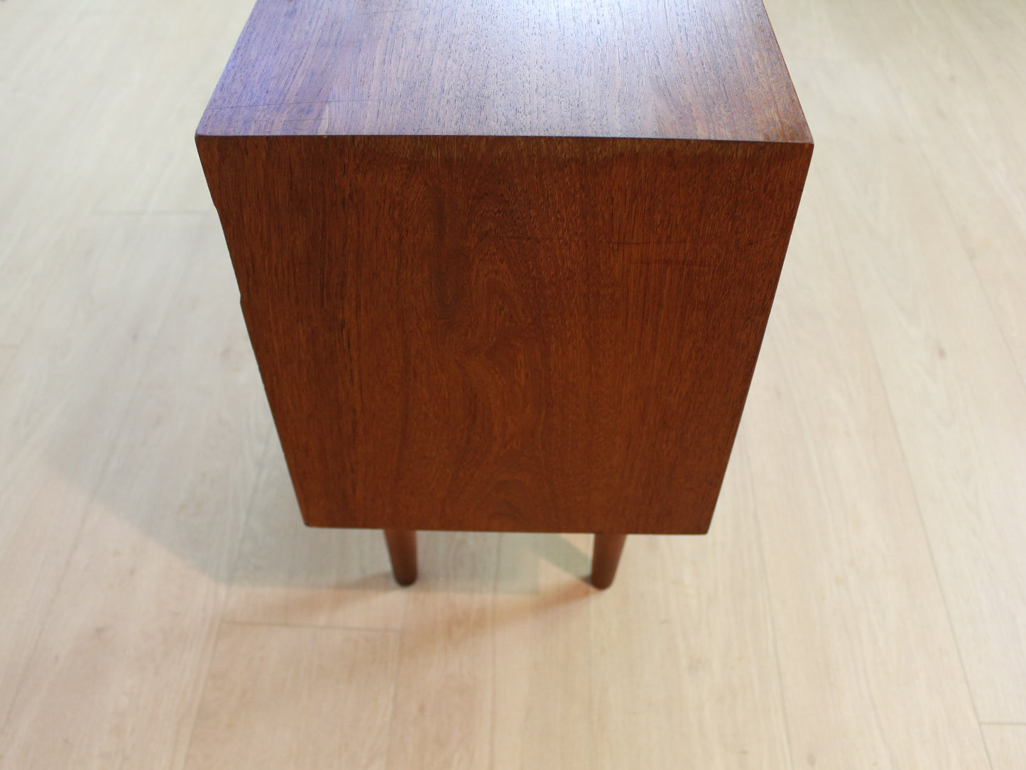 Teak klep kastje FM Furniture (2/2)