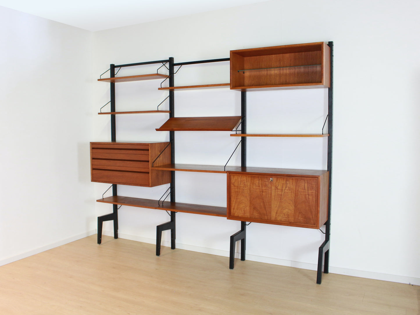 Poul Cadovius Royal System wandmeubel