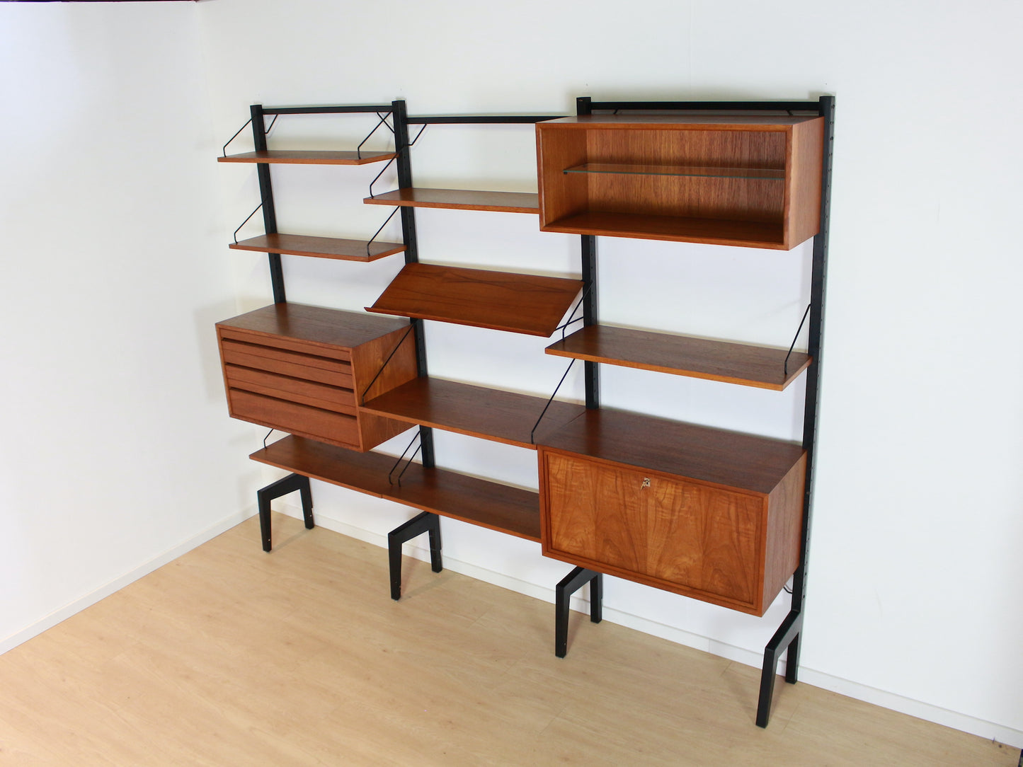 Poul Cadovius Royal System wandmeubel