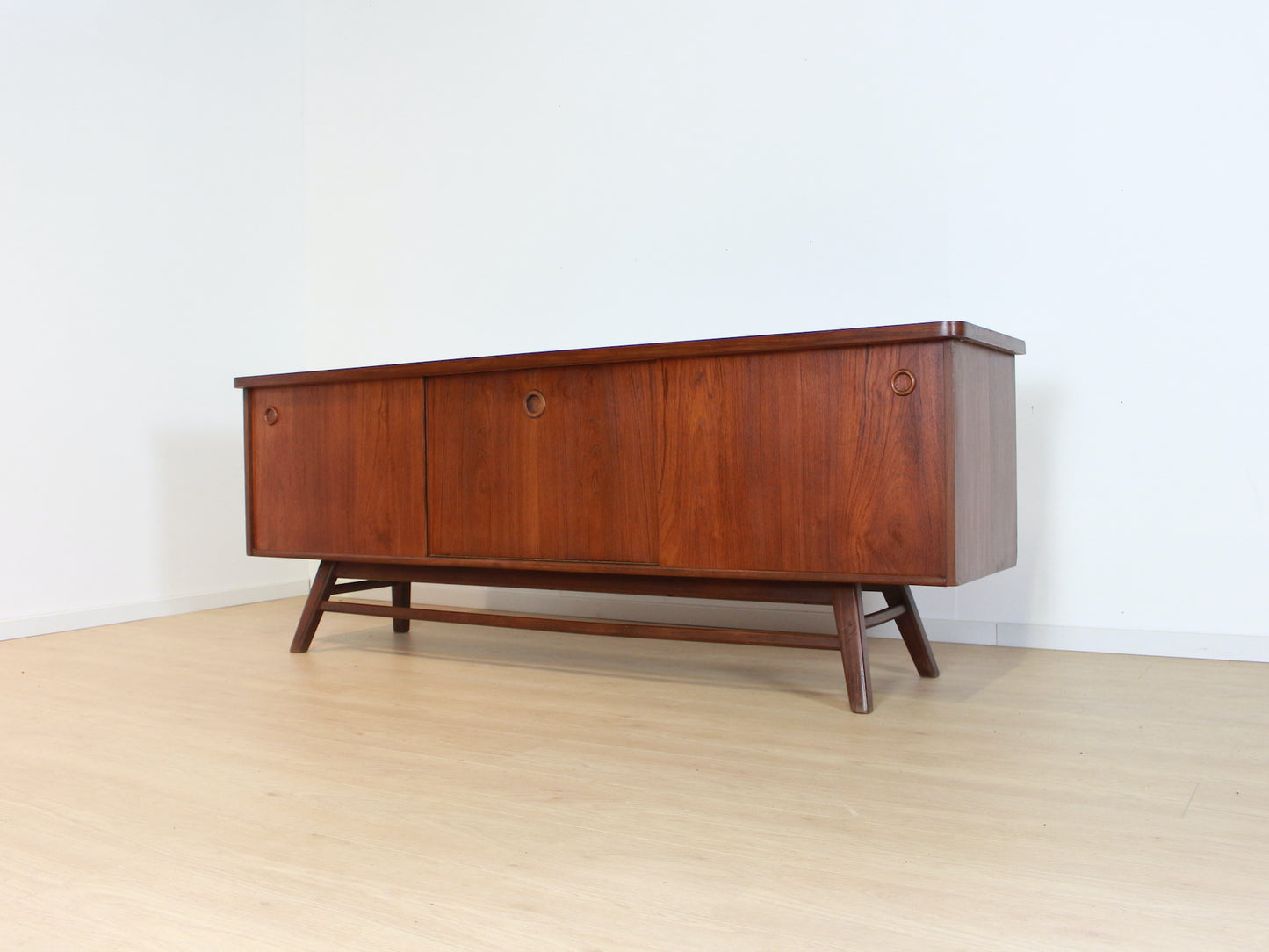 Vintage teak dressoir