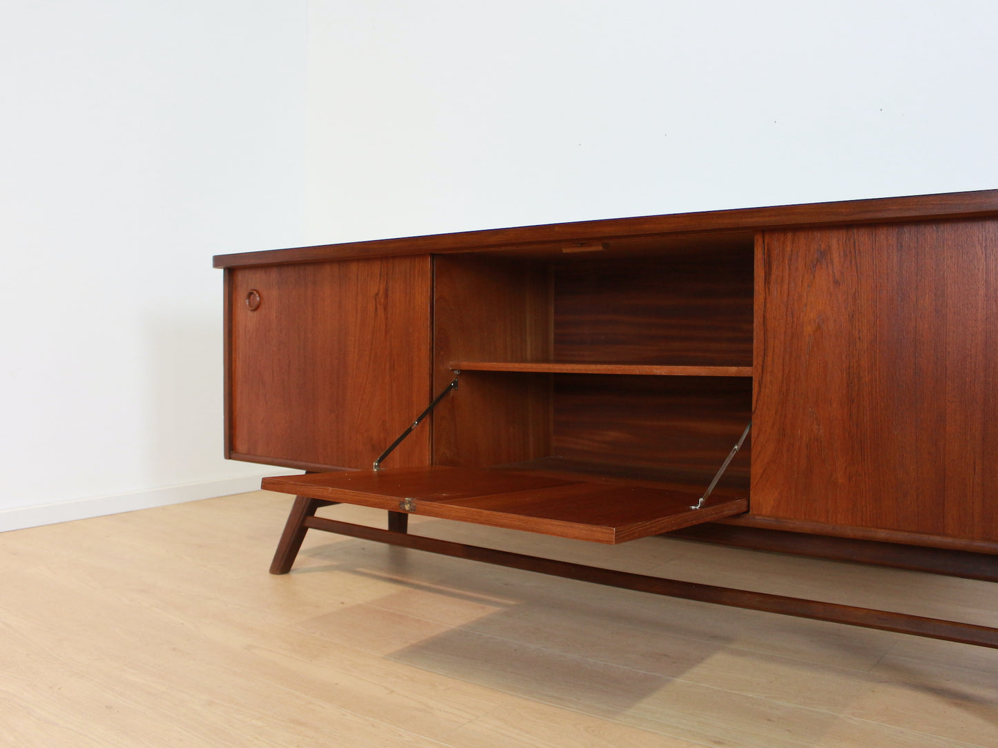 Vintage teak dressoir