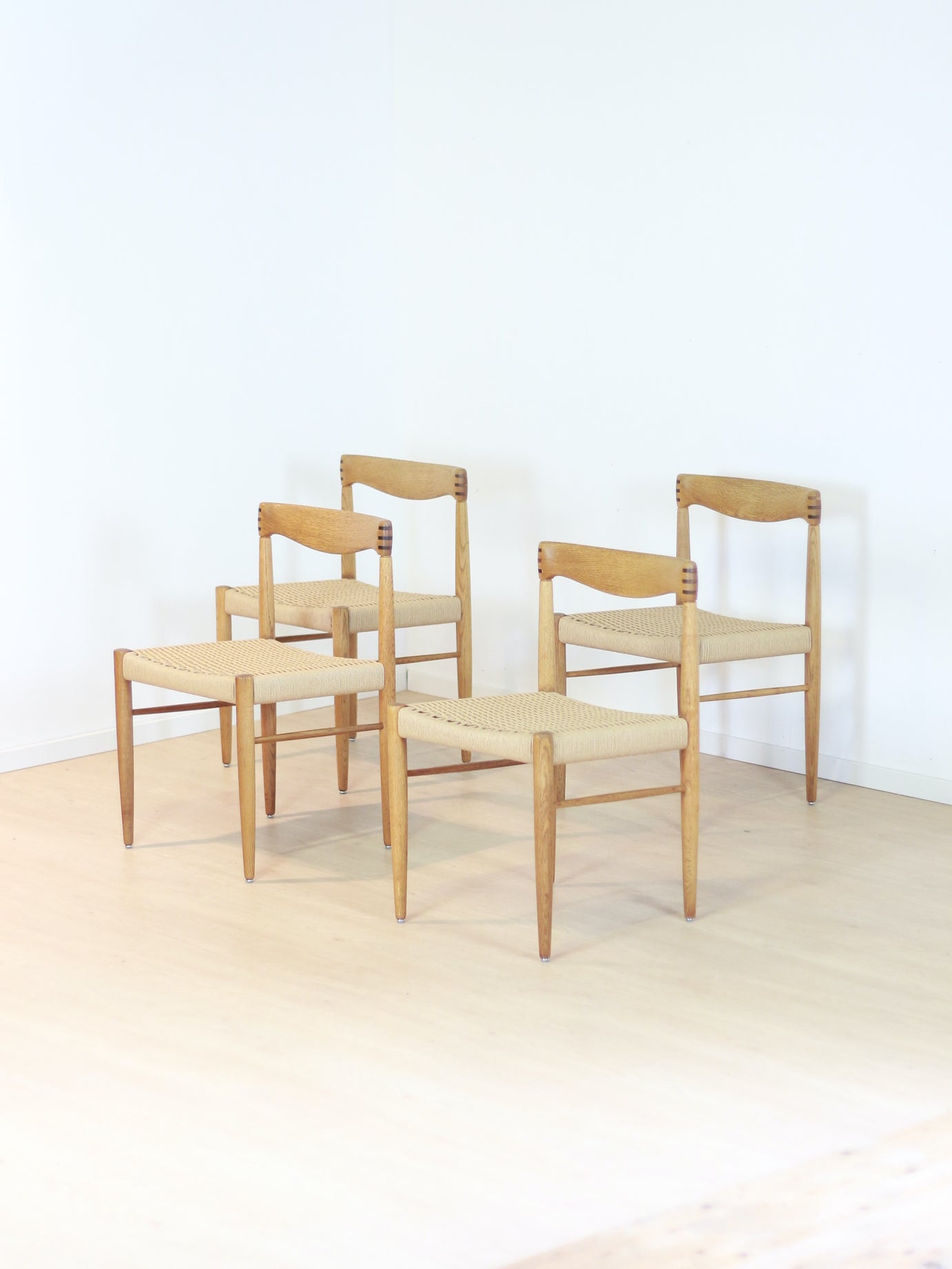 Set van 4 eiken eetkamer stoelen H.W. Klein Bramin