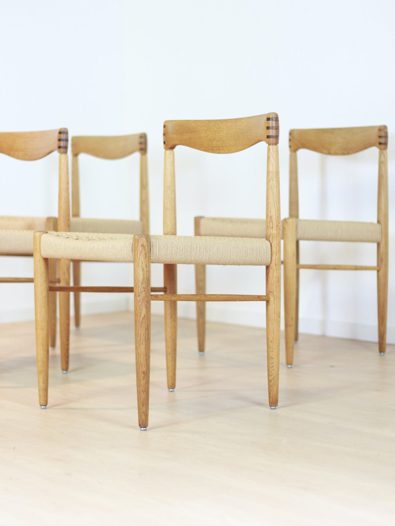 Set van 4 eiken eetkamer stoelen H.W. Klein Bramin