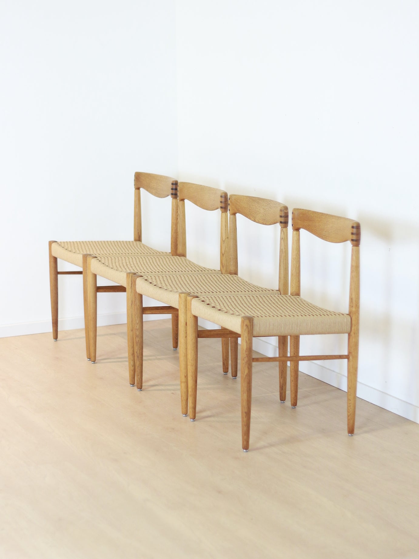 Set van 4 eiken eetkamer stoelen H.W. Klein Bramin