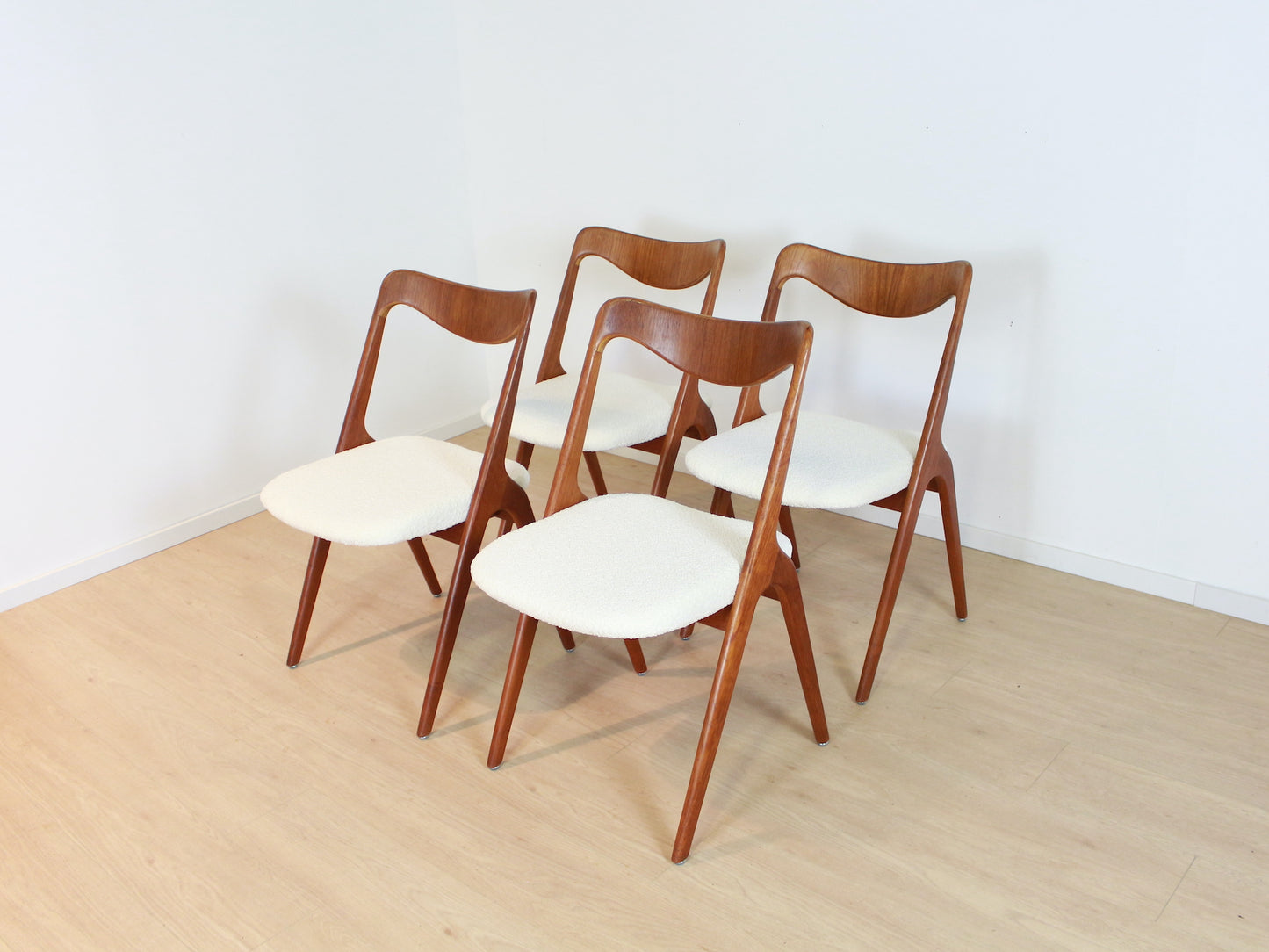 Set Bouclé eetkamerstoelen Albin Johansson and Sons