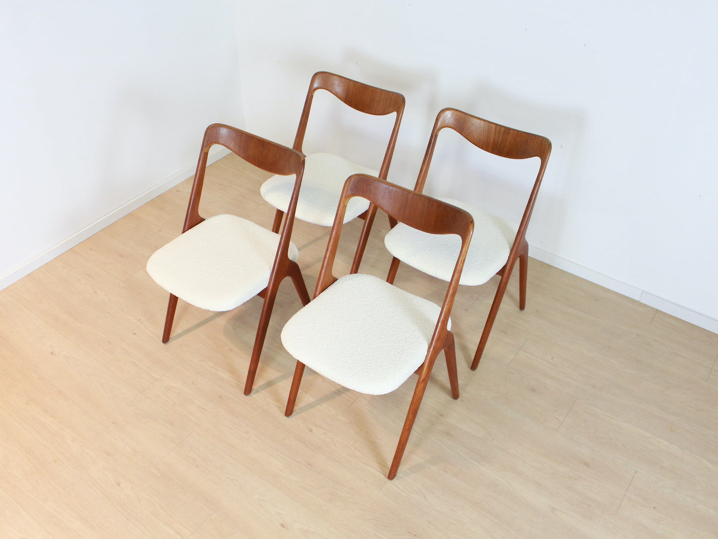 Set Bouclé eetkamerstoelen Albin Johansson and Sons