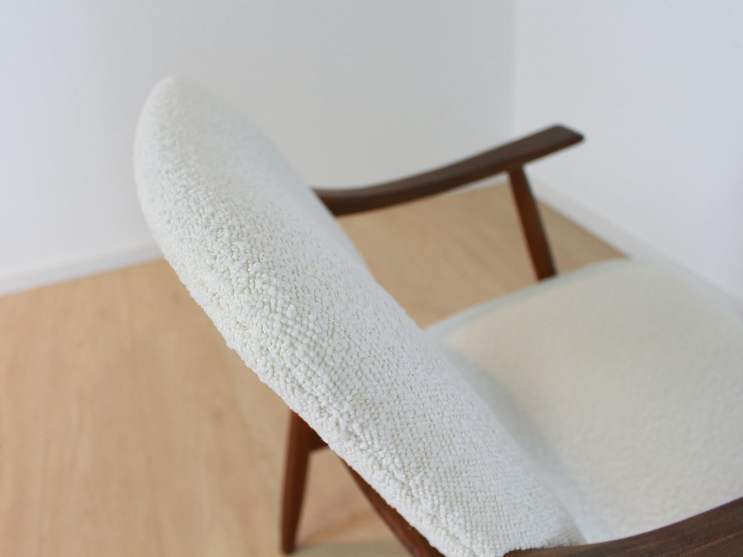 Bouclé fauteuil Louis van Teeffelen Wébé