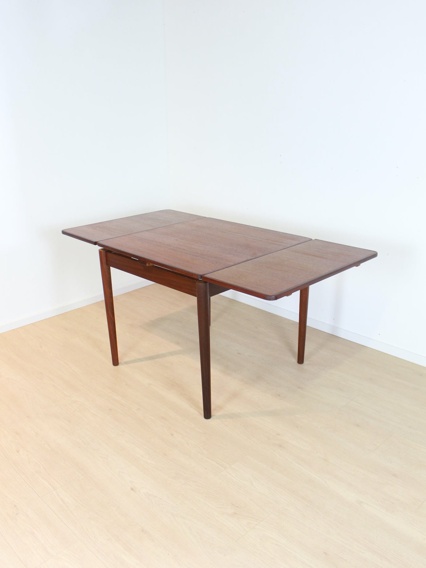 kleine teak eettafel uitschuifbaar