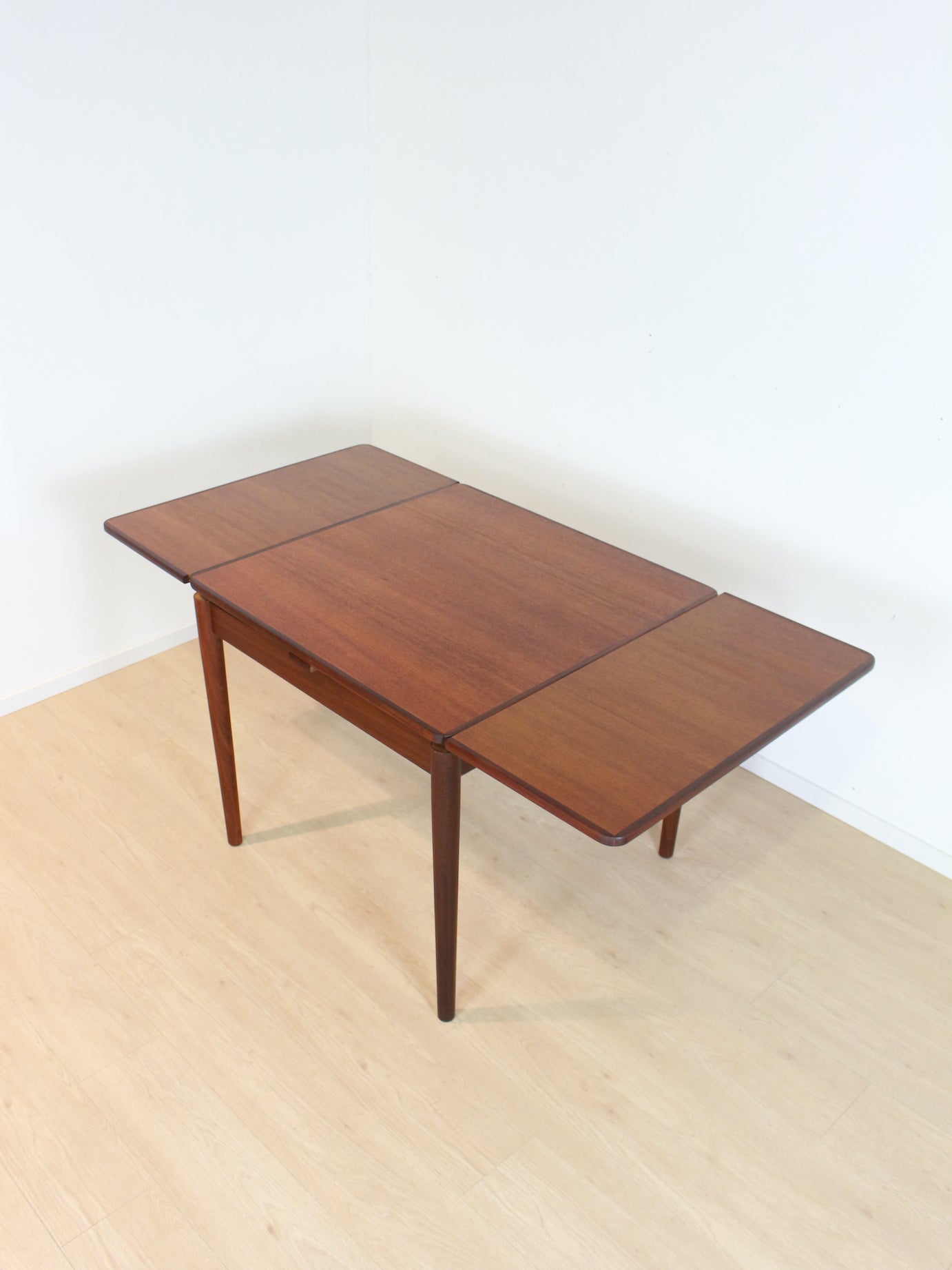 kleine teak eettafel uitschuifbaar