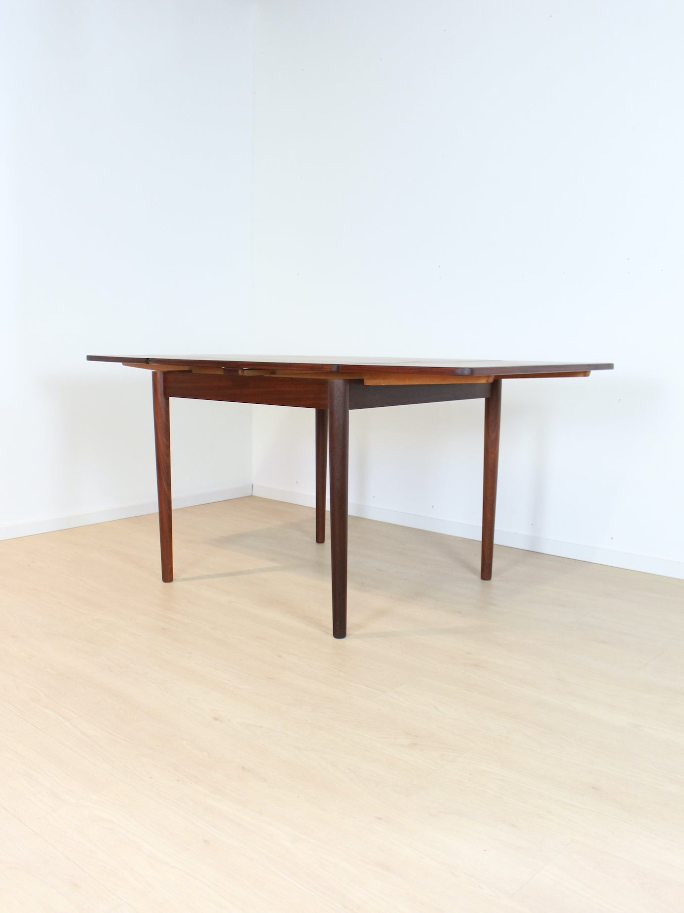 kleine teak eettafel uitschuifbaar