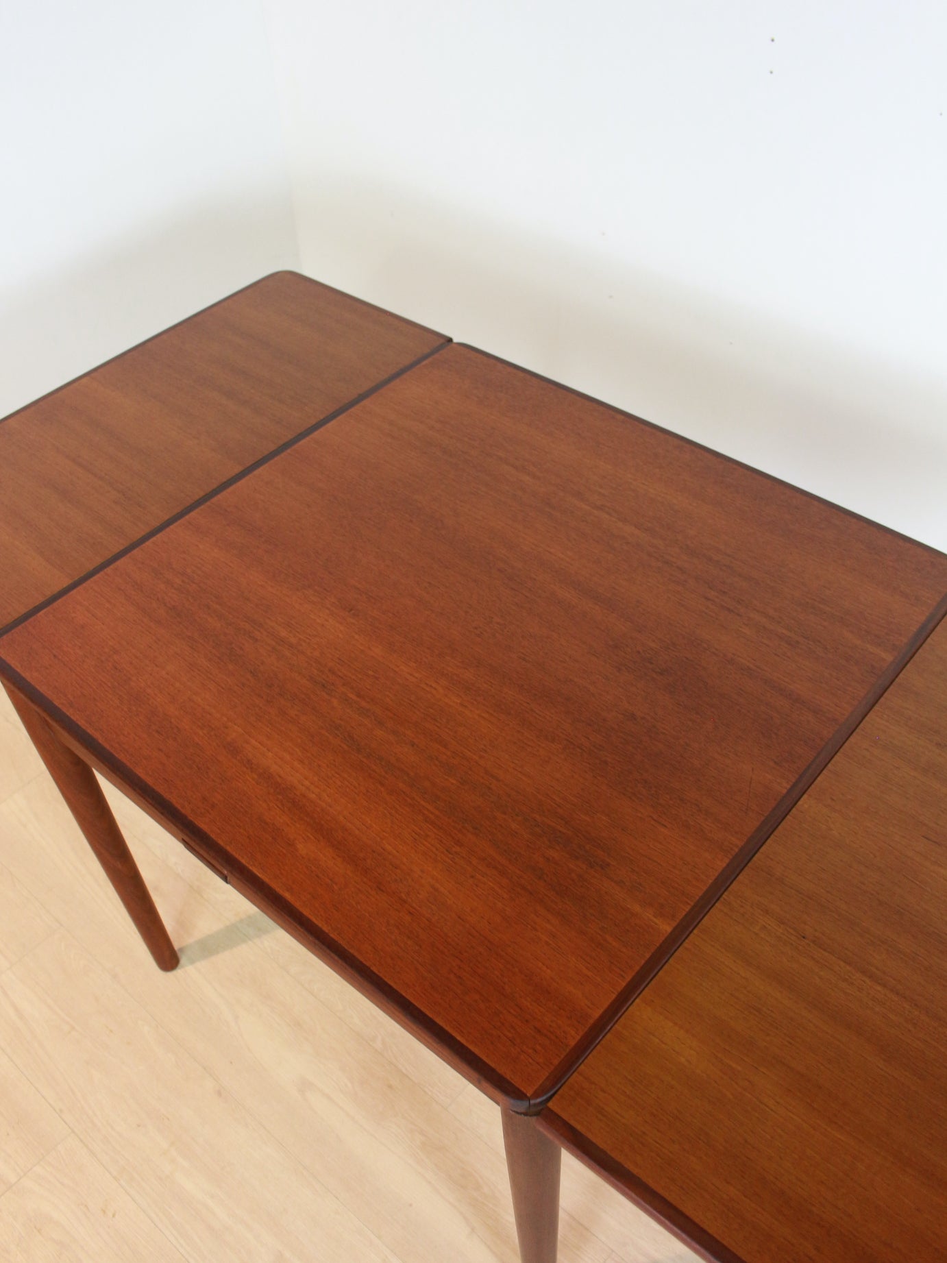 kleine teak eettafel uitschuifbaar