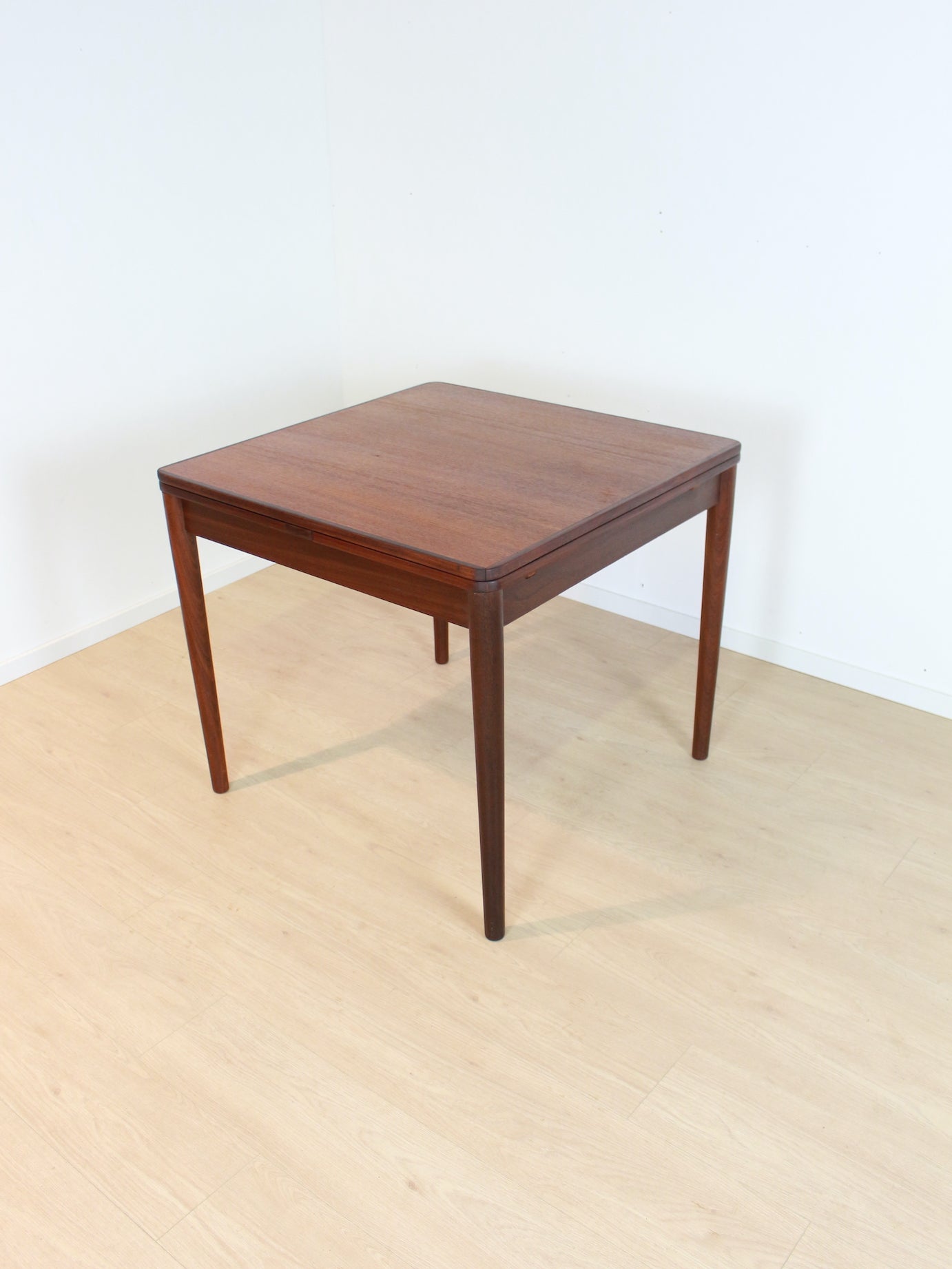 kleine teak eettafel uitschuifbaar