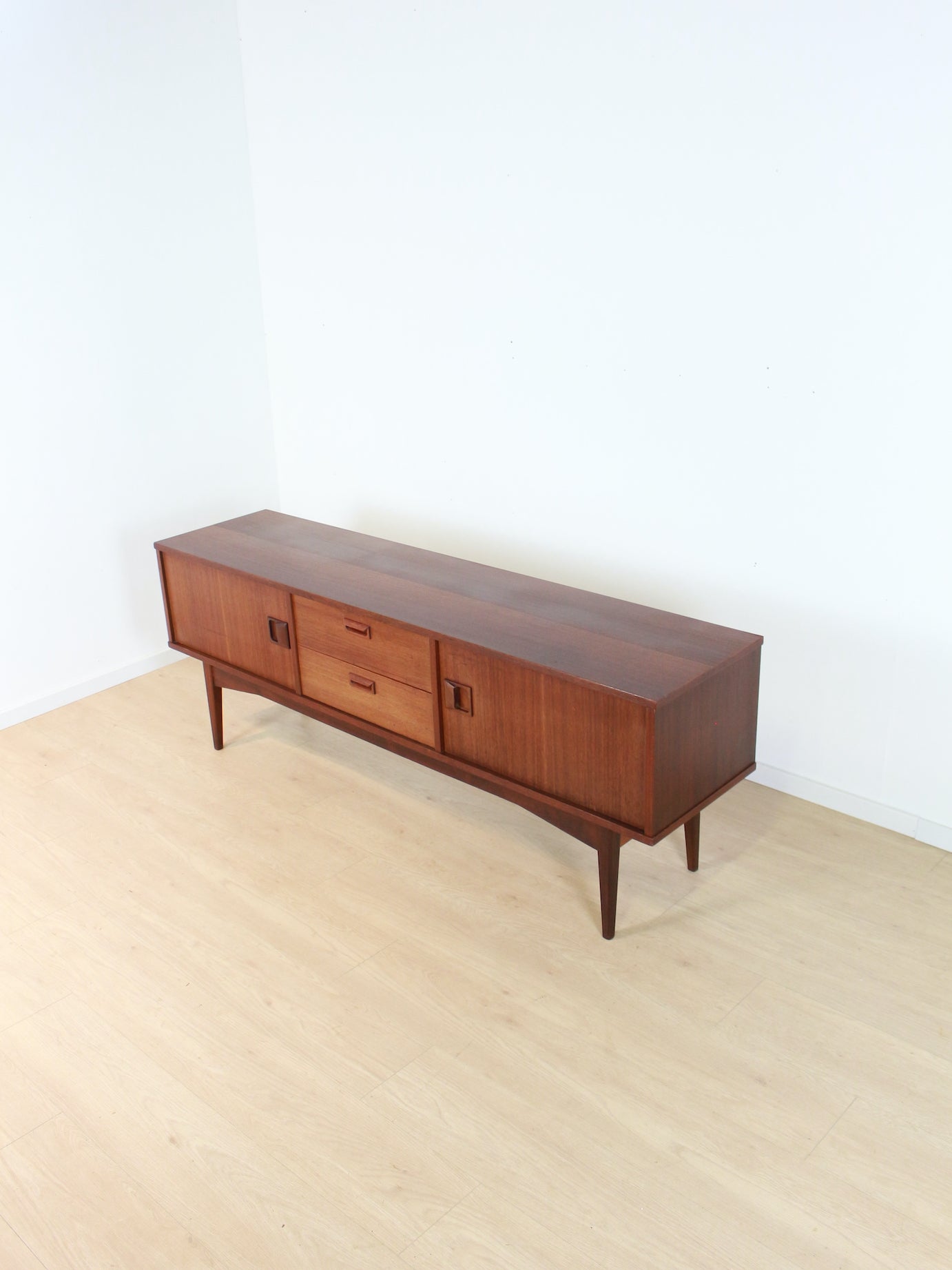Vintage teak dressoir