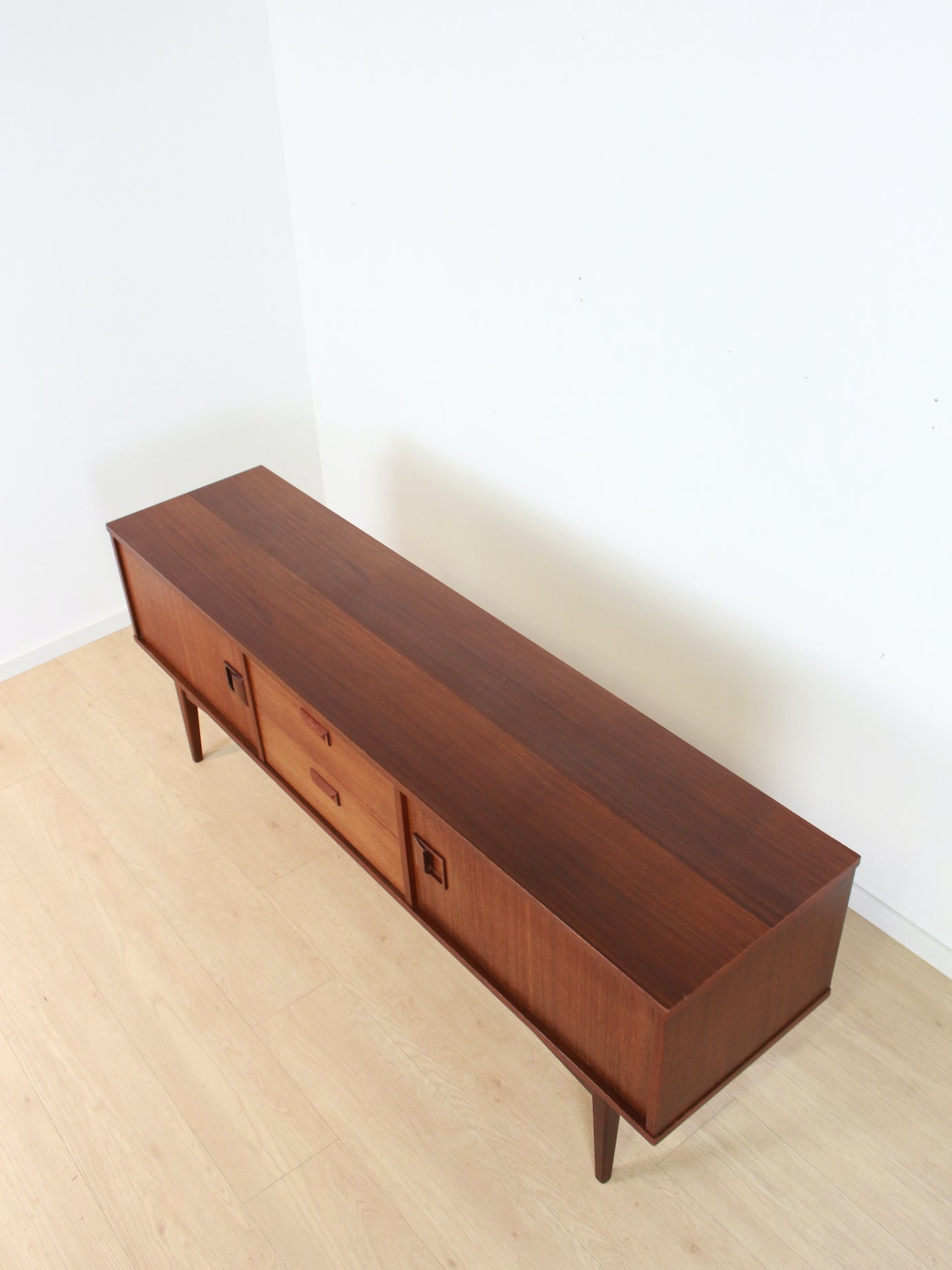 Vintage teak dressoir