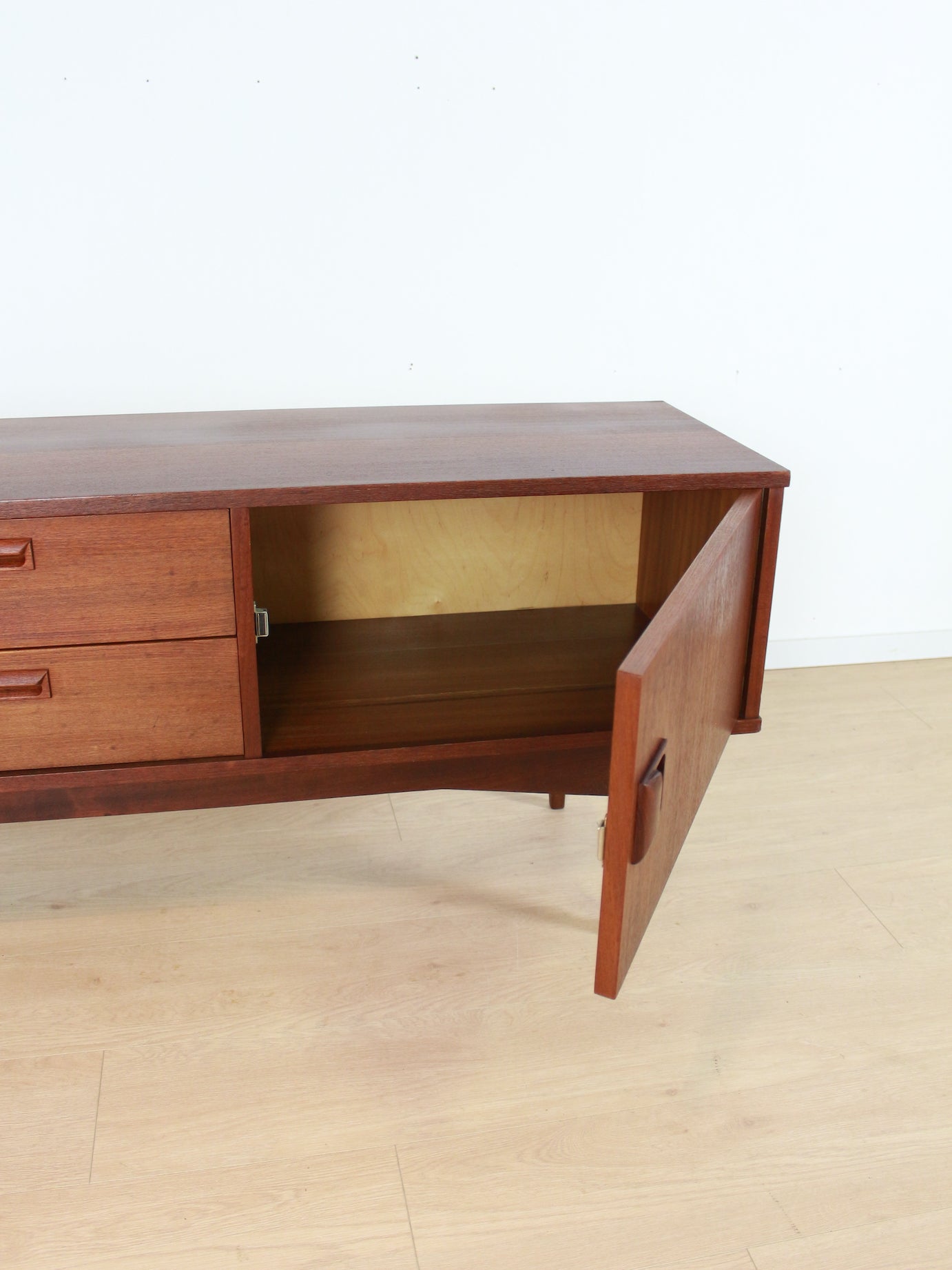 Vintage teak dressoir