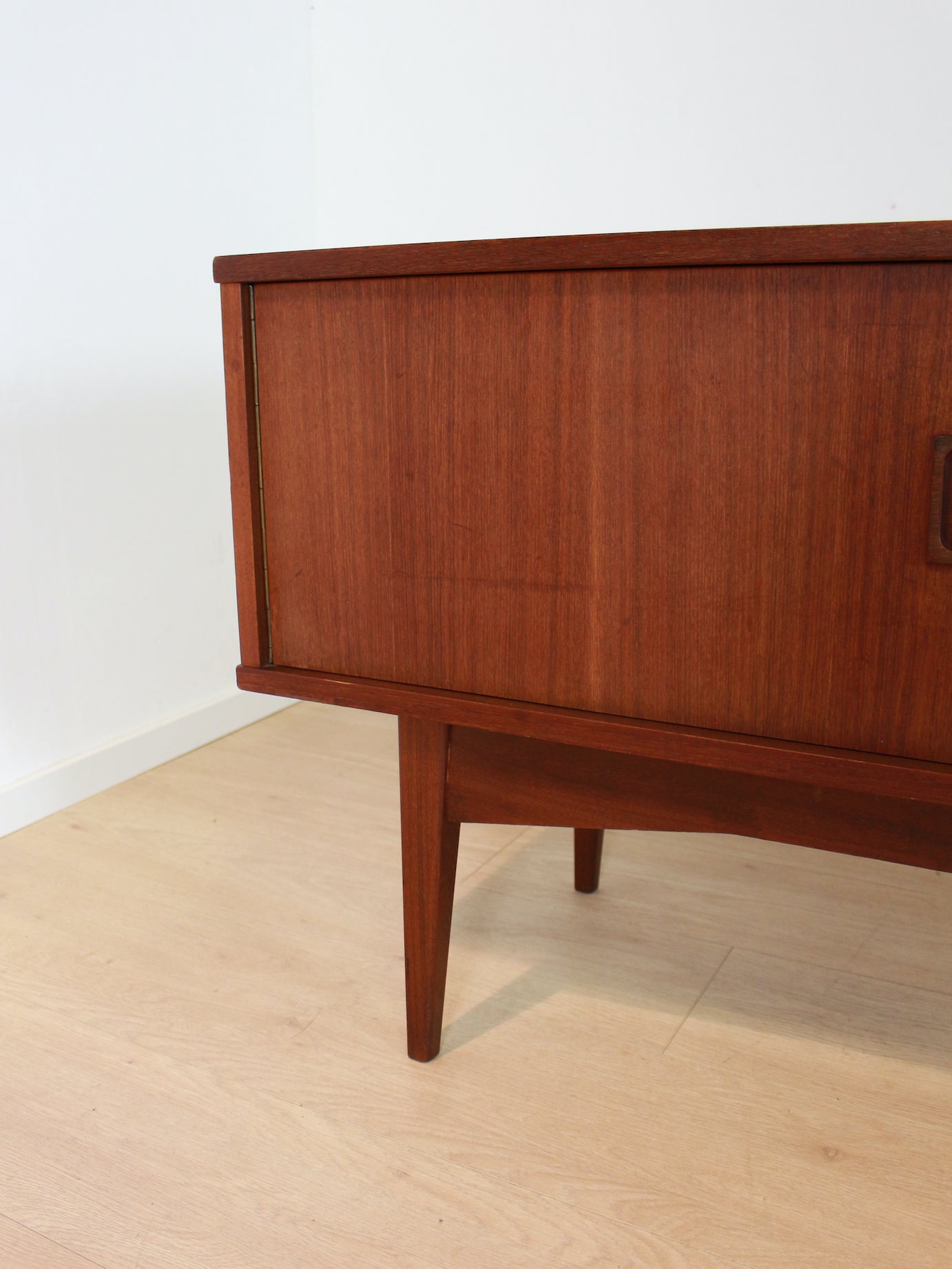 Vintage teak dressoir