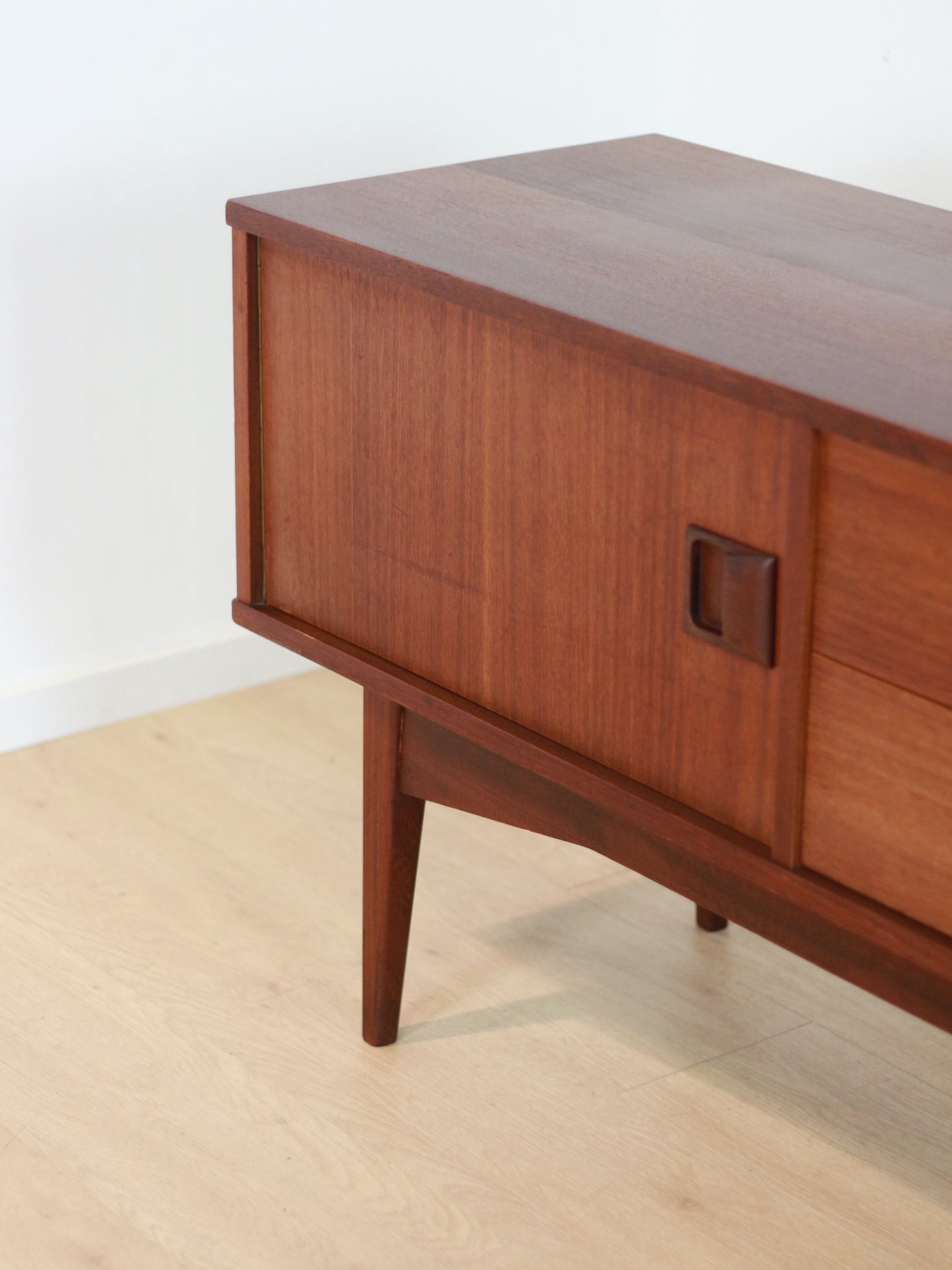 Vintage teak dressoir