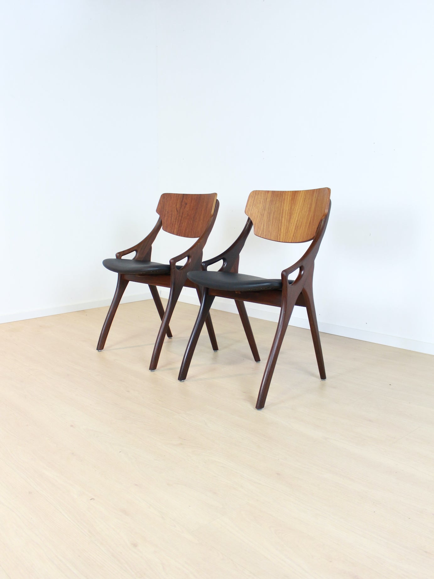 set 2 vintage eetkamer stoelen Arne Hovmand Olsen
