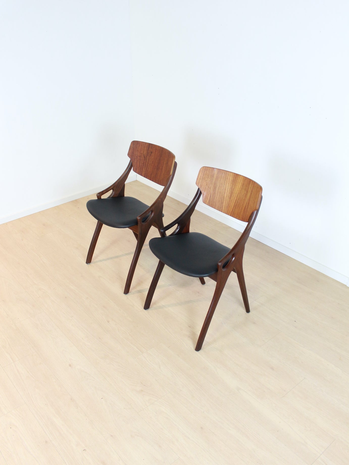 set 2 vintage eetkamer stoelen Arne Hovmand Olsen