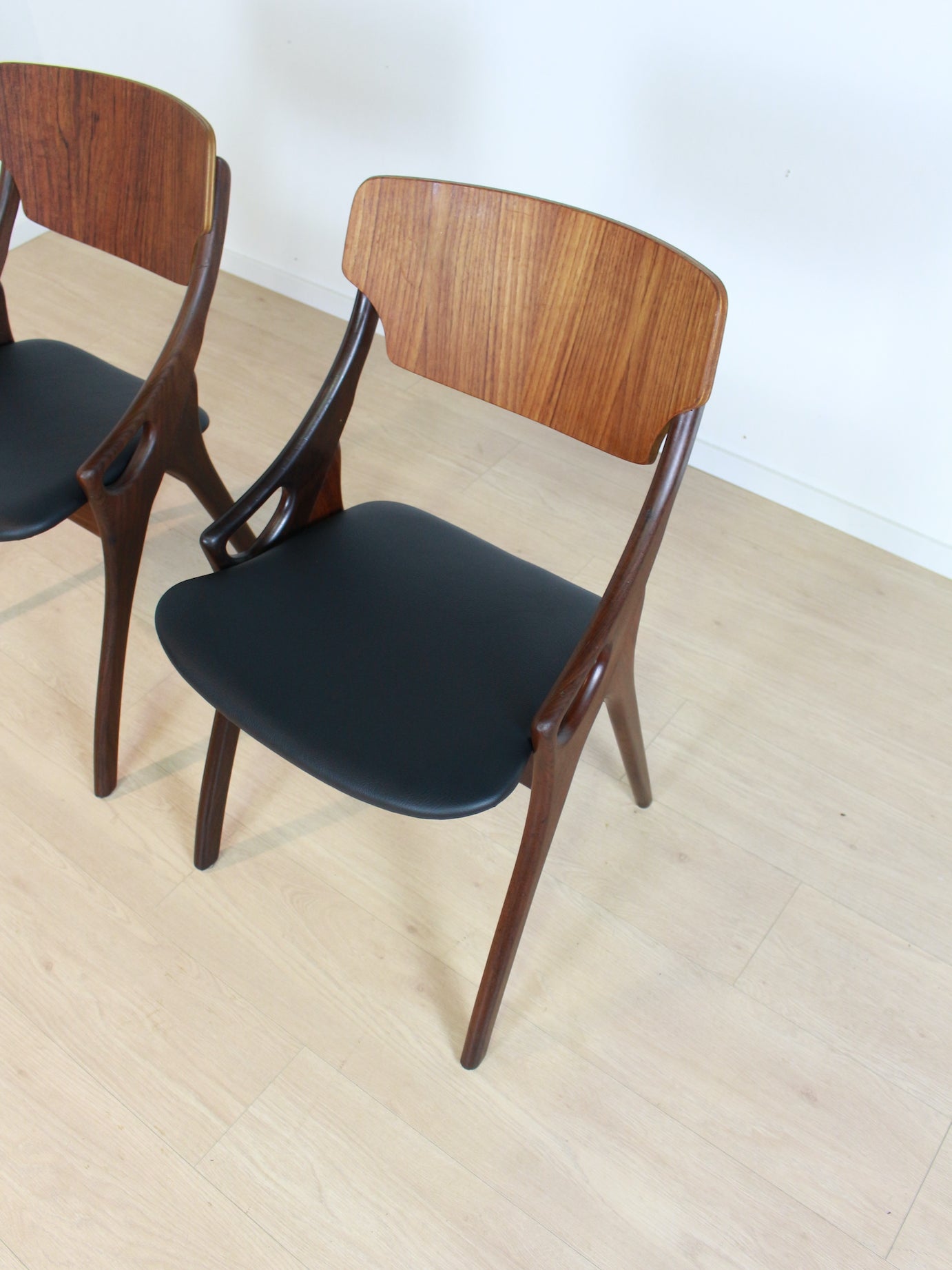 set 2 vintage eetkamer stoelen Arne Hovmand Olsen