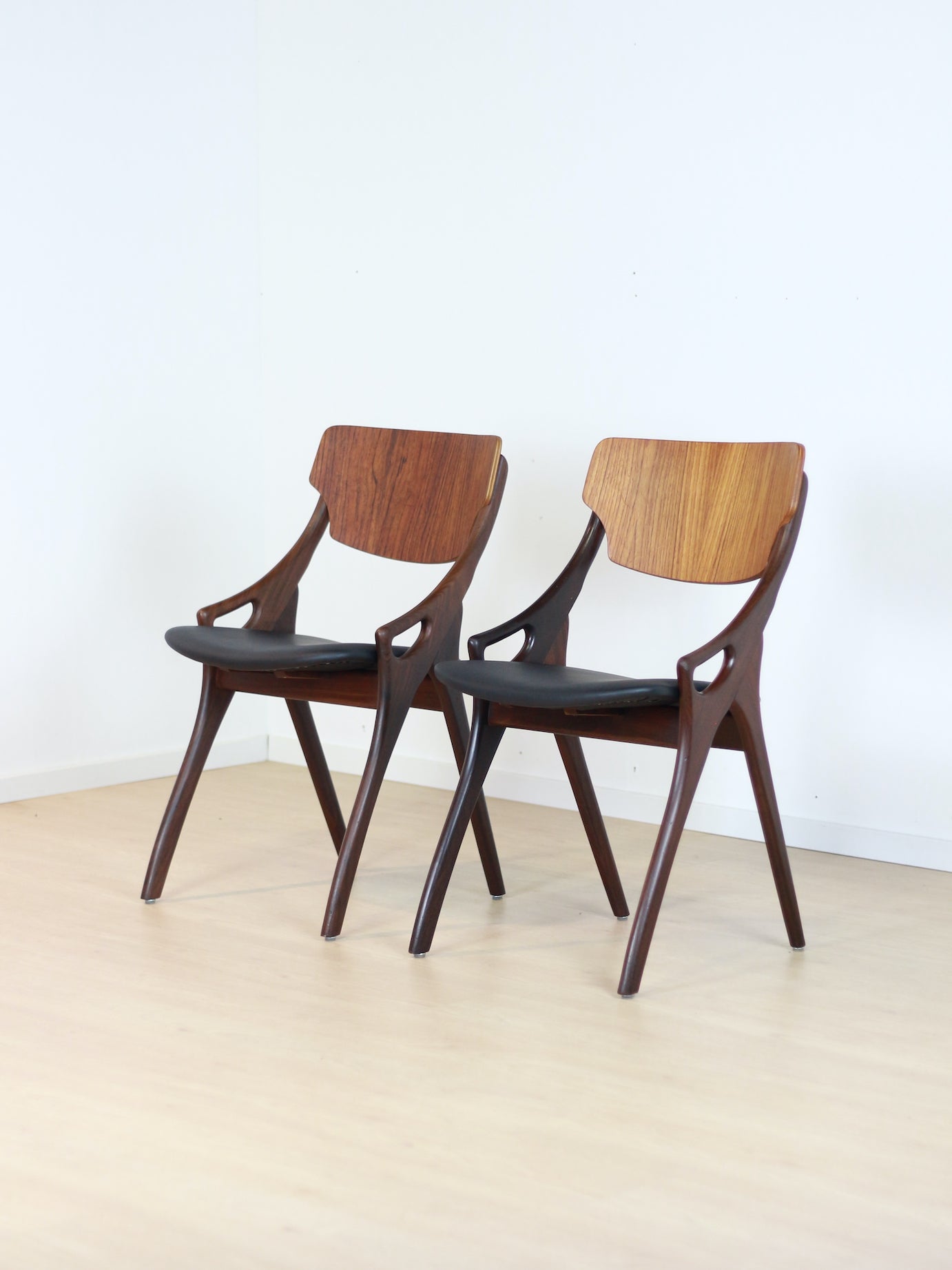 set 2 vintage eetkamer stoelen Arne Hovmand Olsen