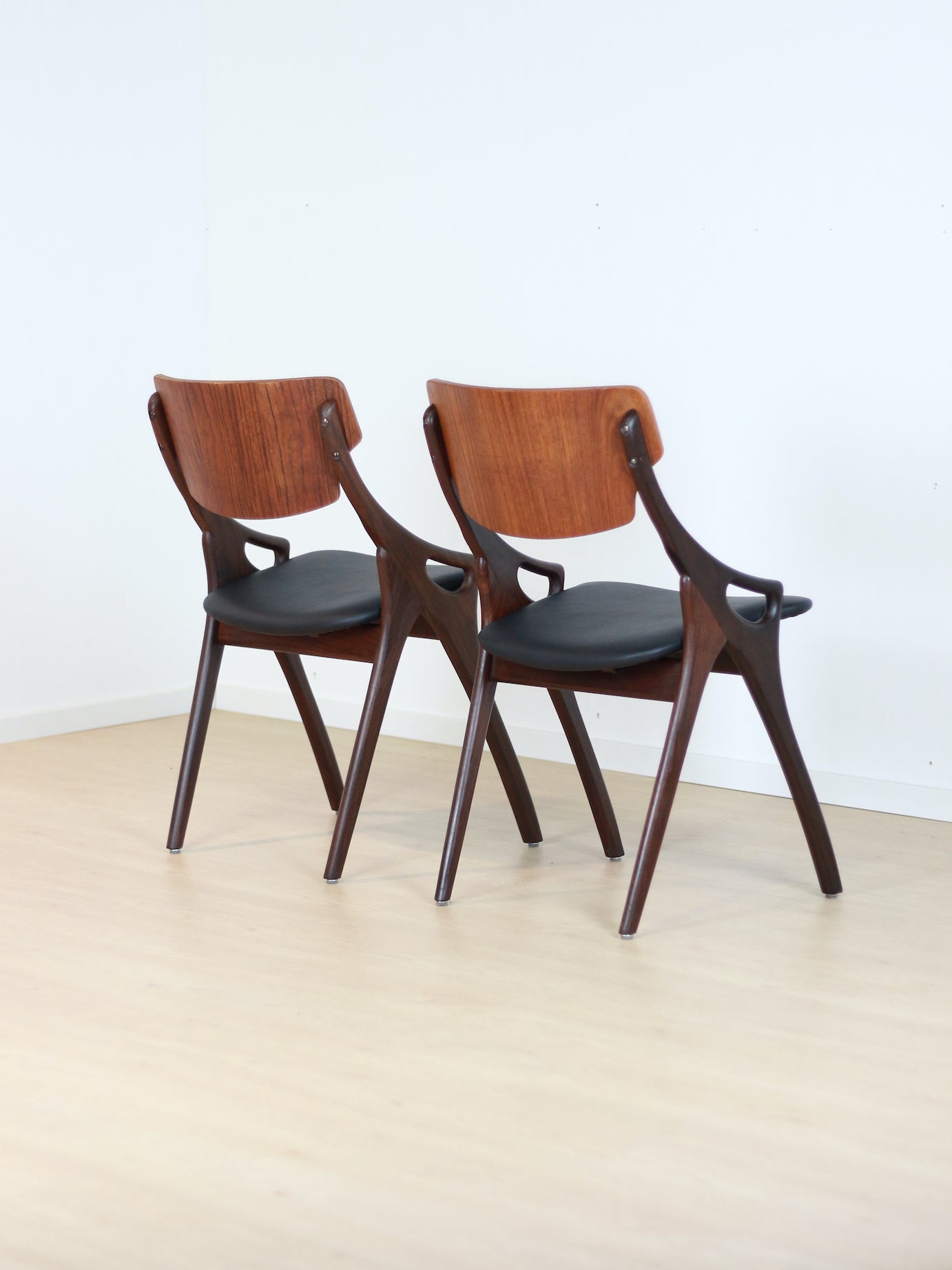 set 2 vintage eetkamer stoelen Arne Hovmand Olsen