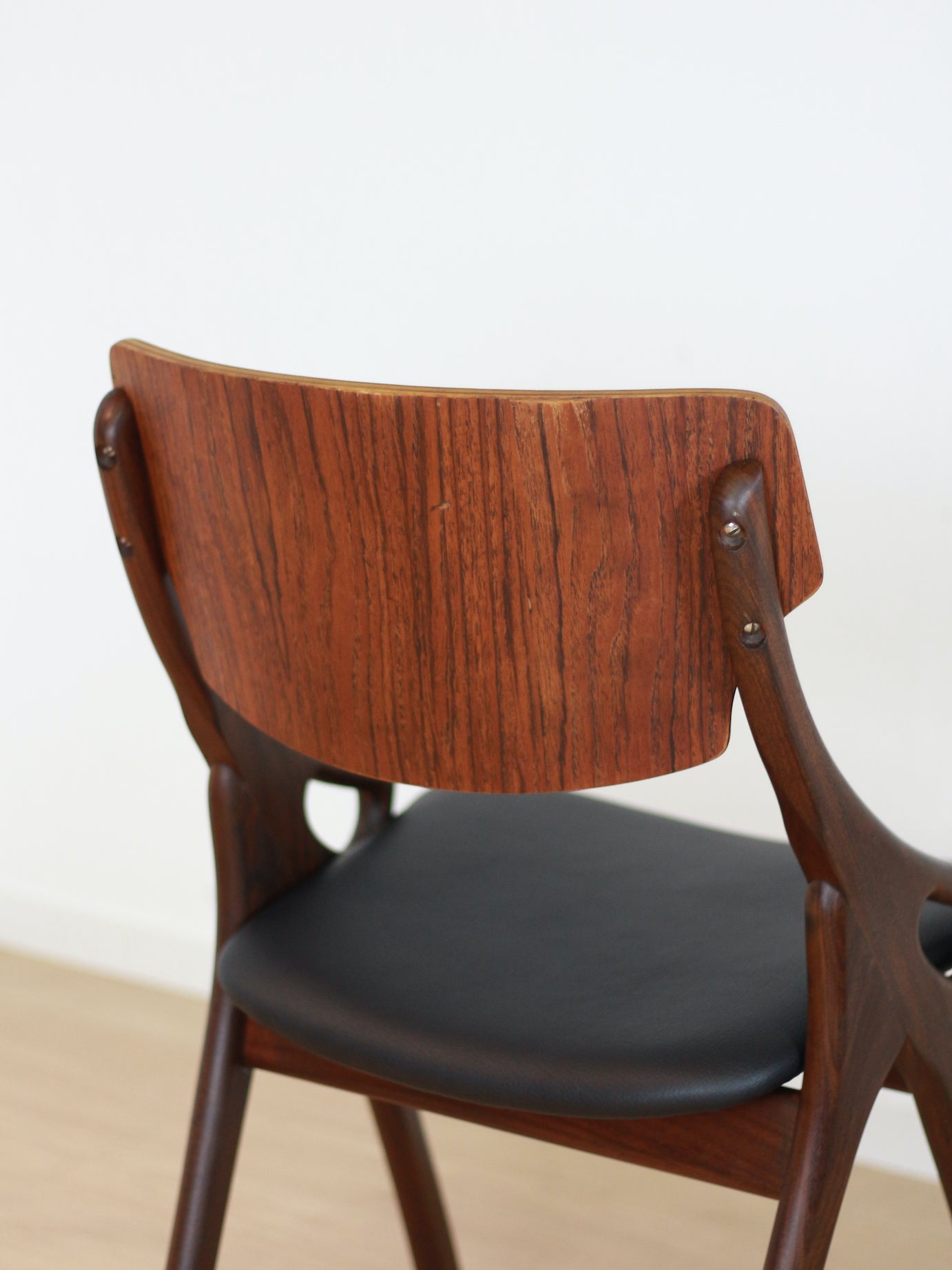 set 2 vintage eetkamer stoelen Arne Hovmand Olsen