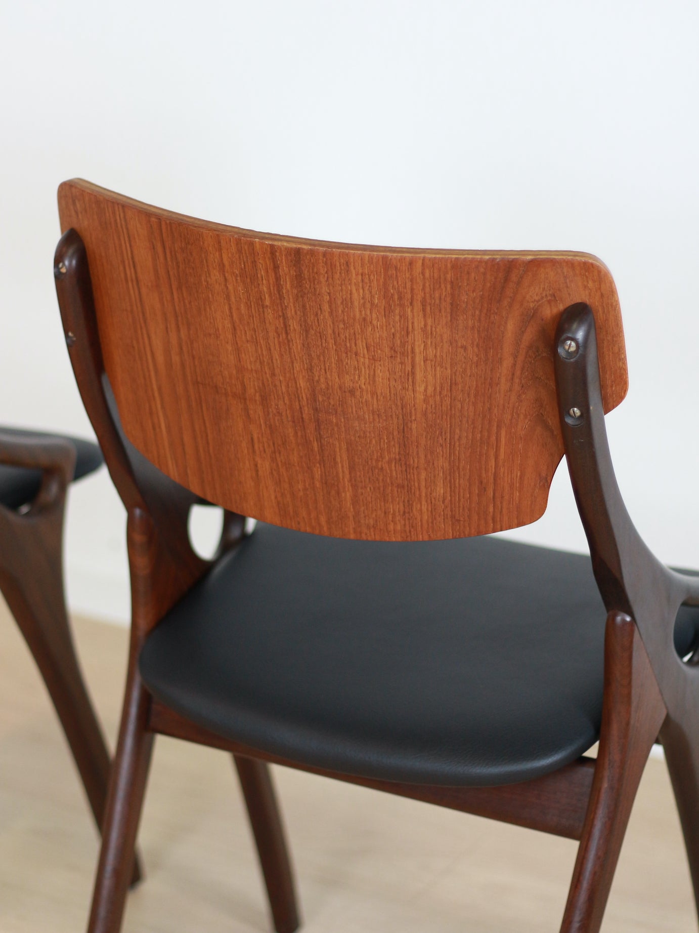 set 2 vintage eetkamer stoelen Arne Hovmand Olsen