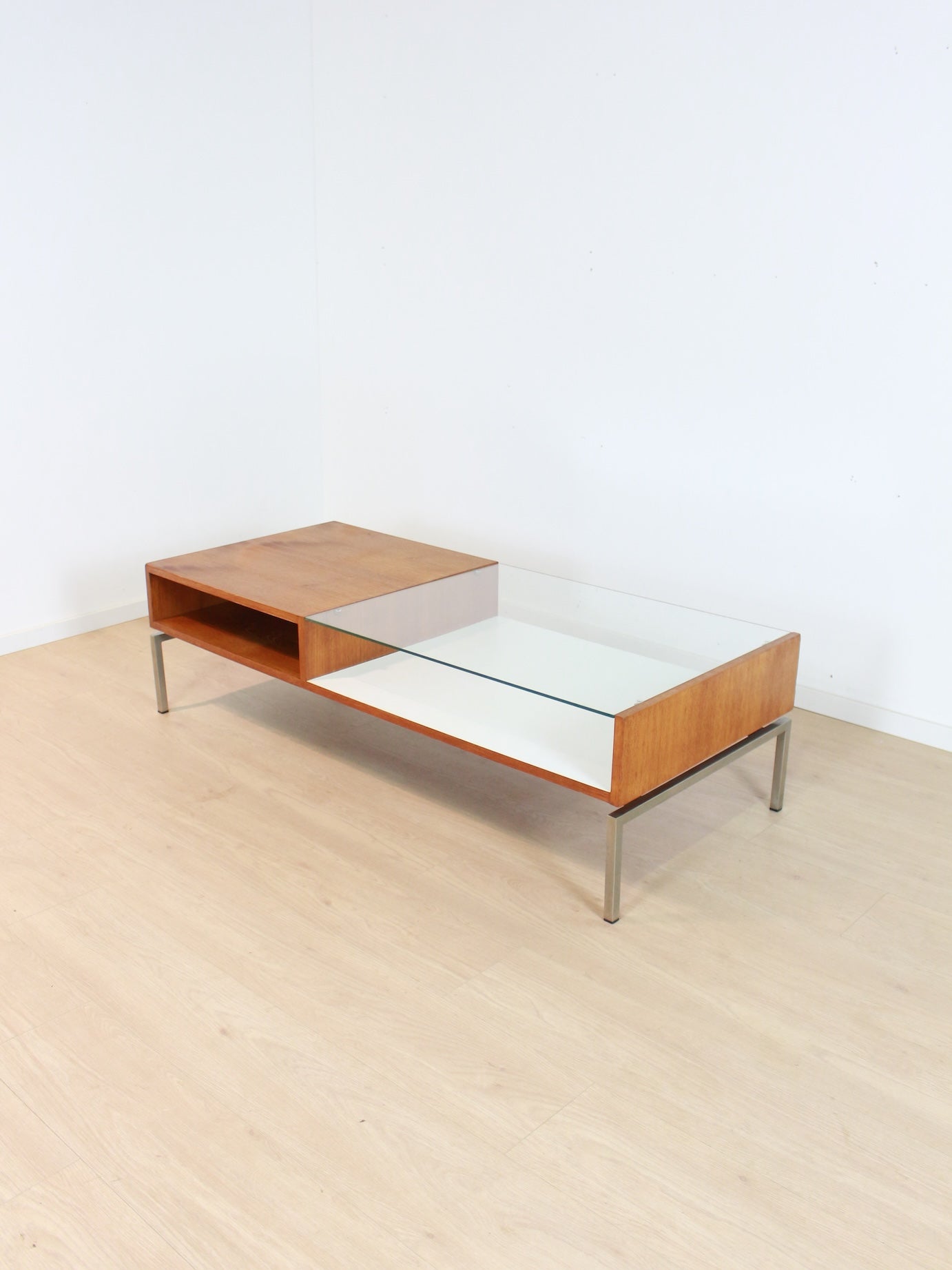 vintage salontafel met glazen blad