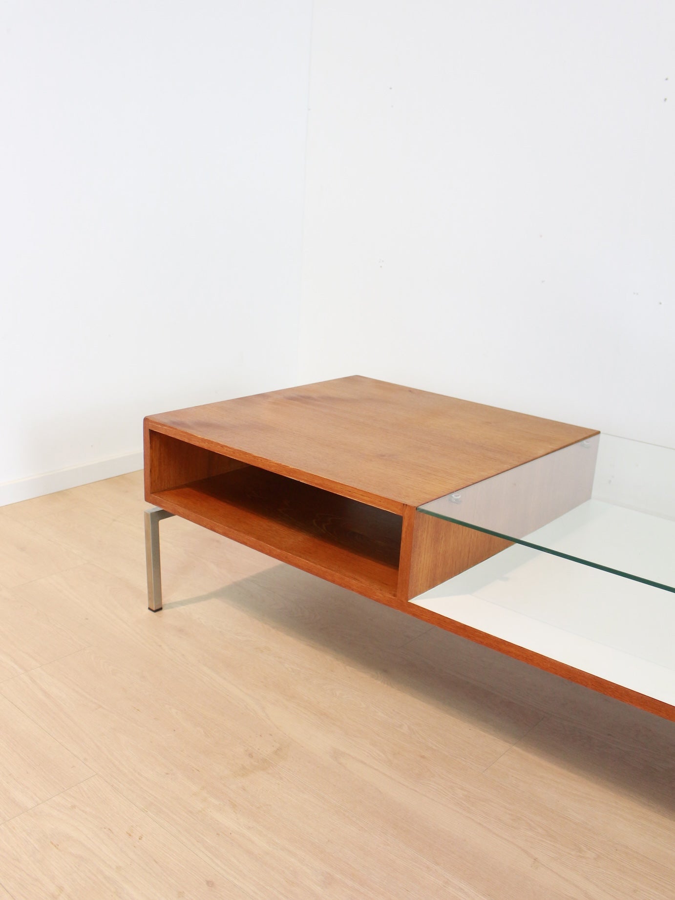 vintage salontafel met glazen blad