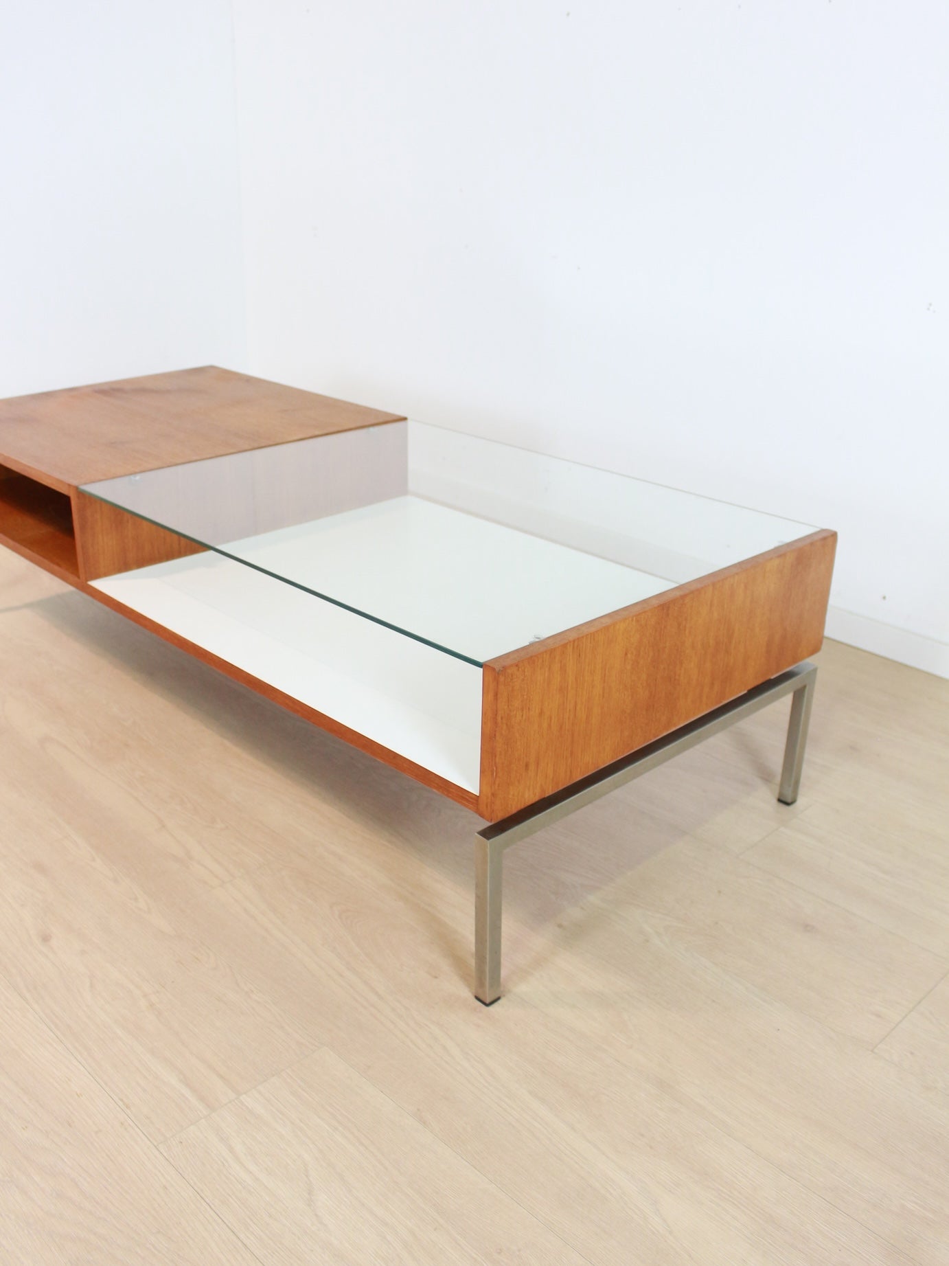 vintage salontafel met glazen blad