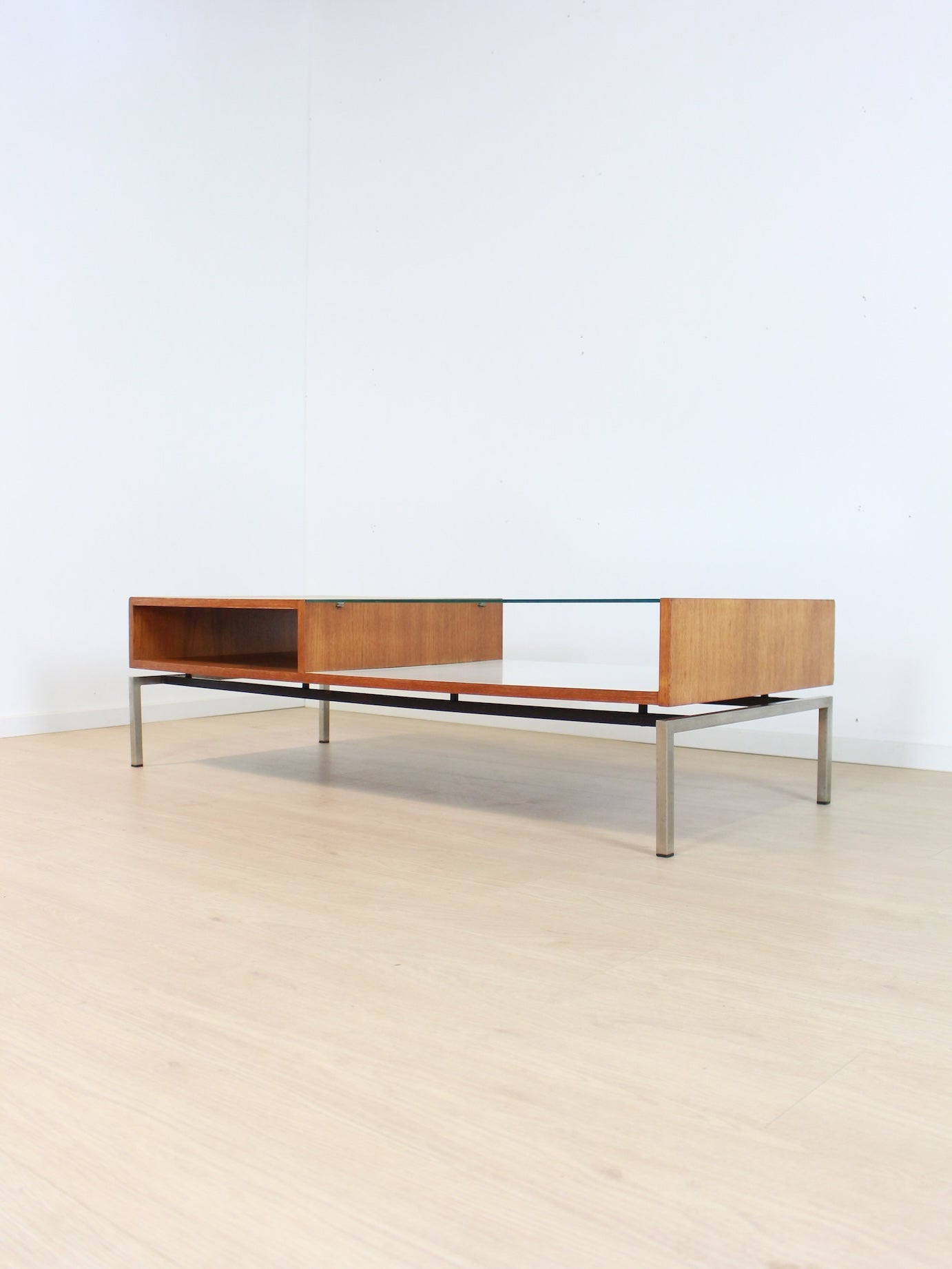vintage salontafel met glazen blad