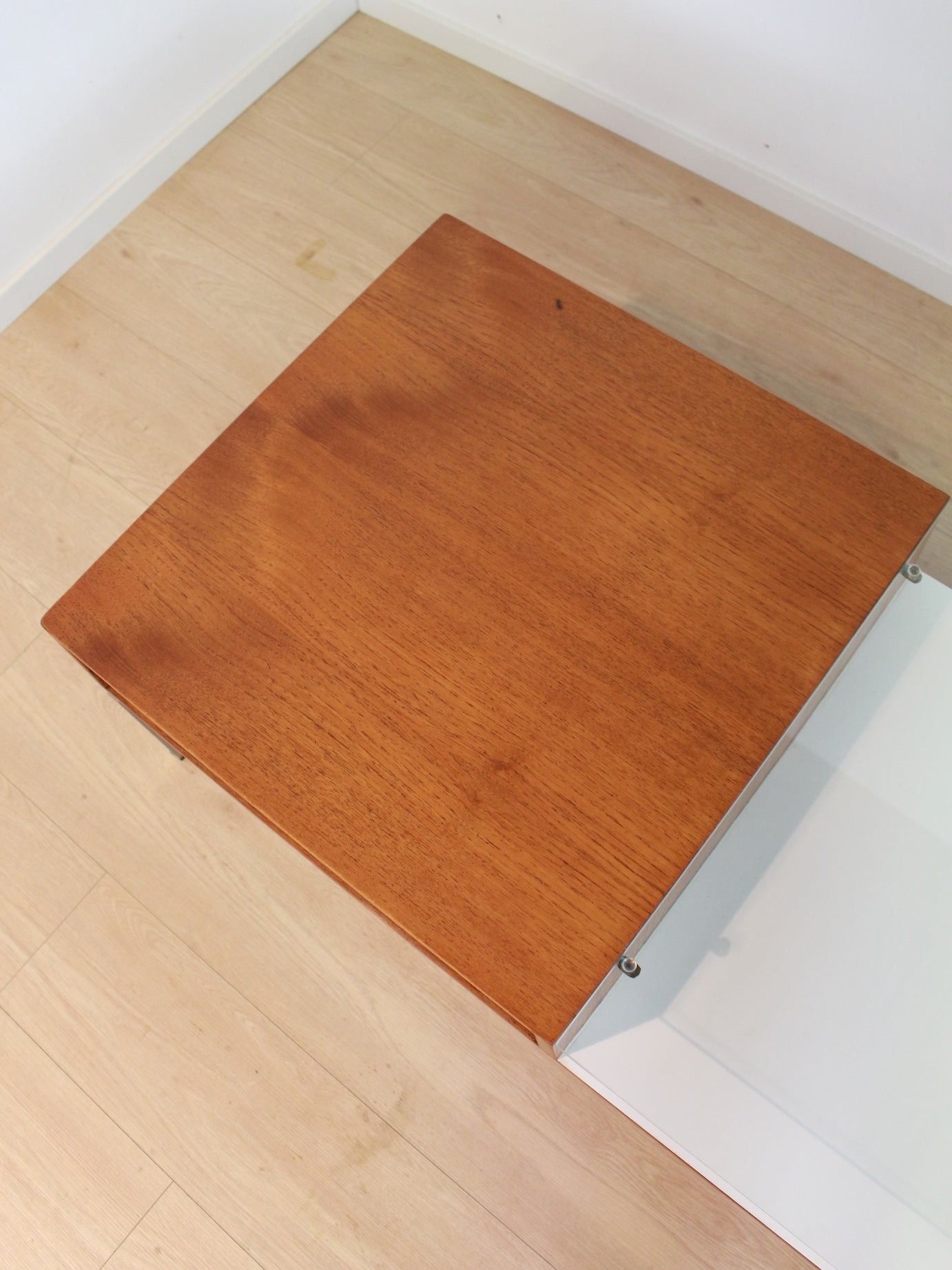vintage salontafel met glazen blad