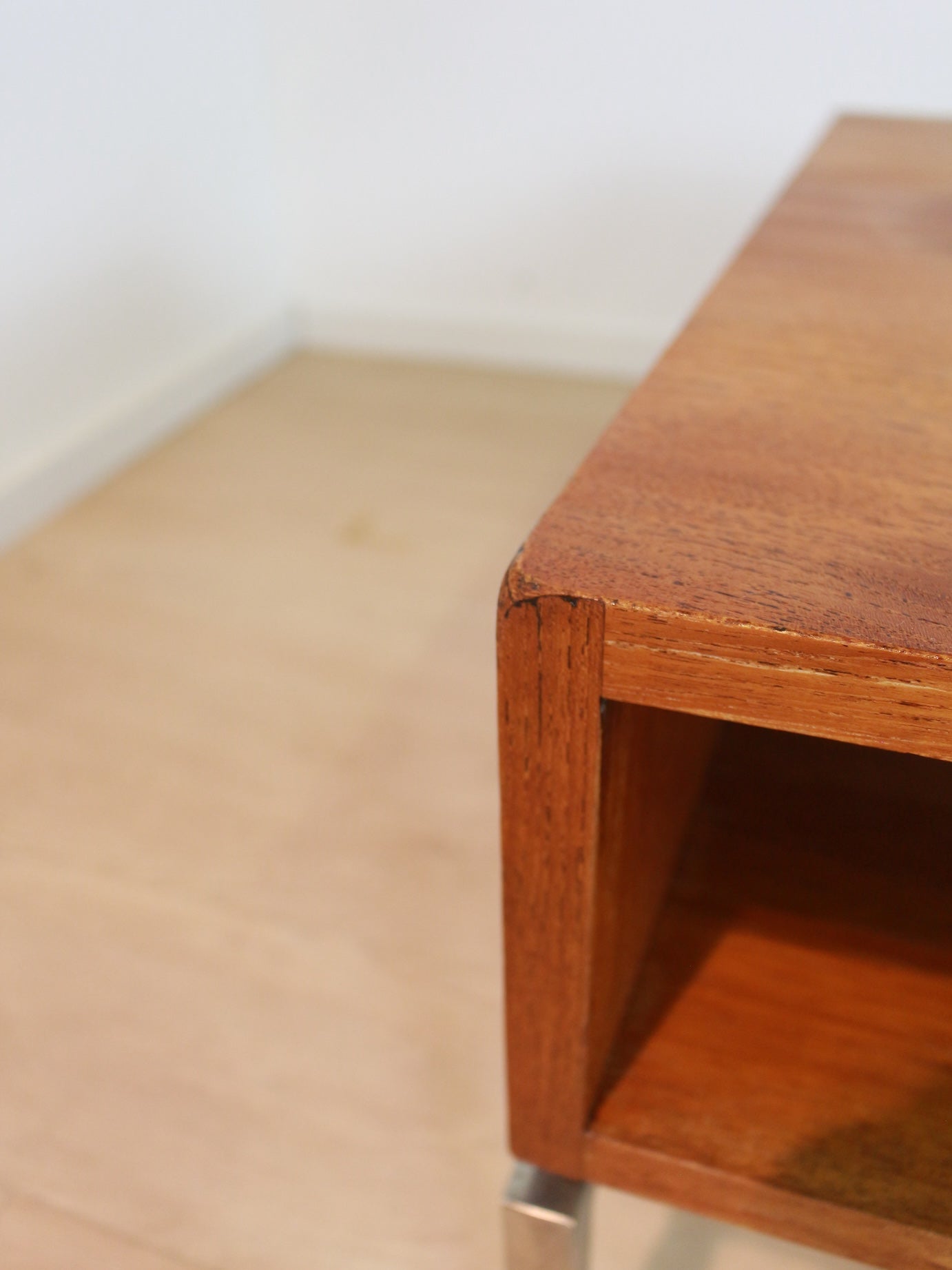 vintage salontafel met glazen blad