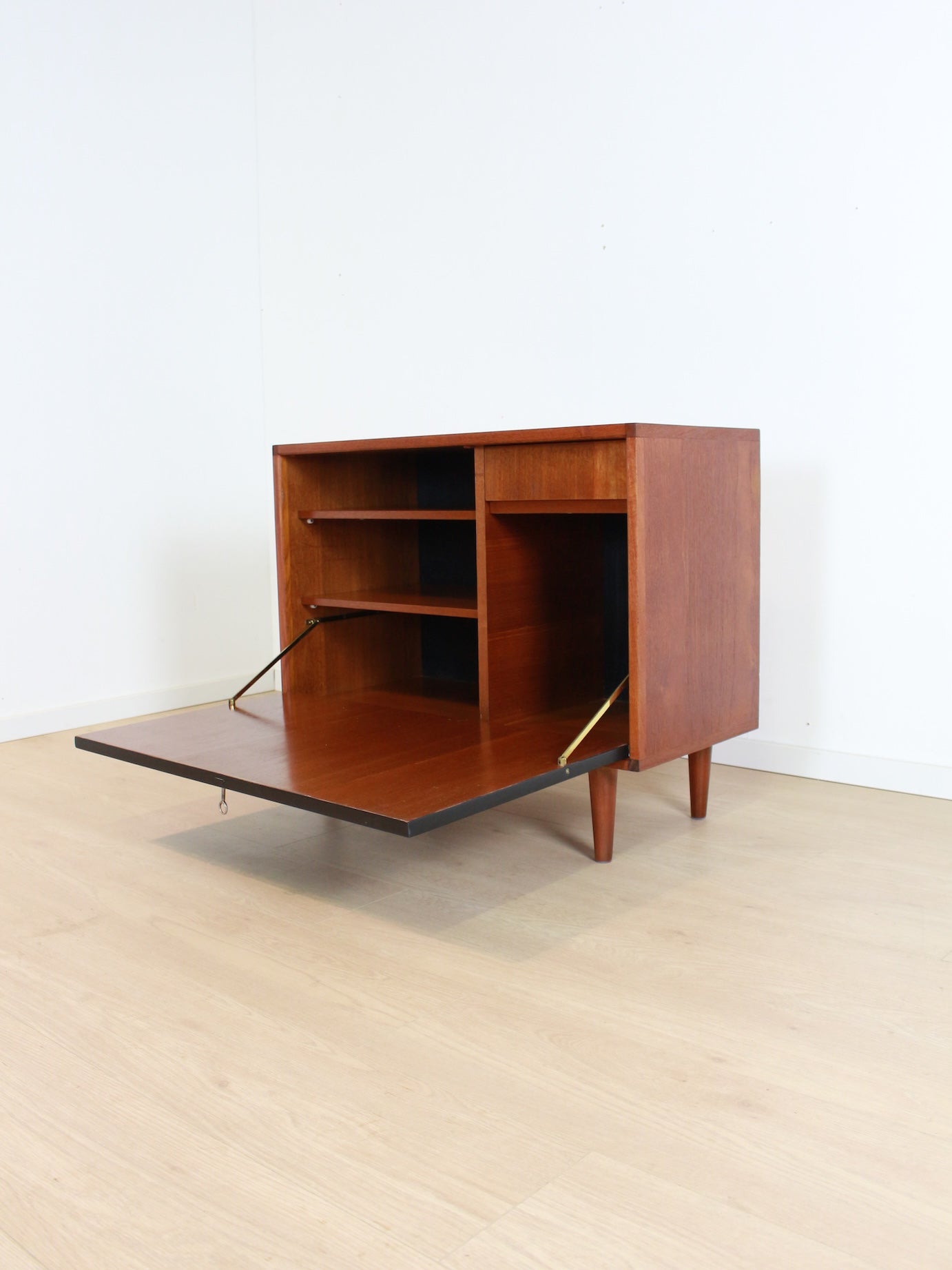 Teak/zwart kastje