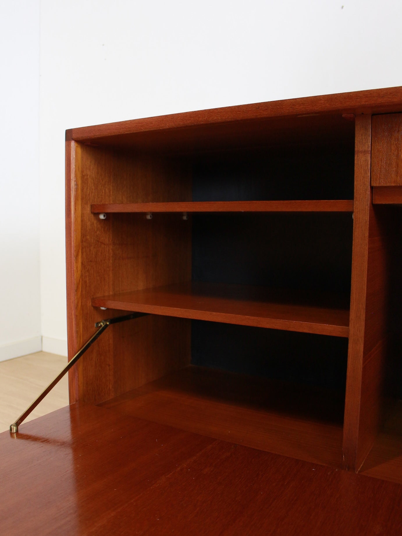 Teak/zwart kastje