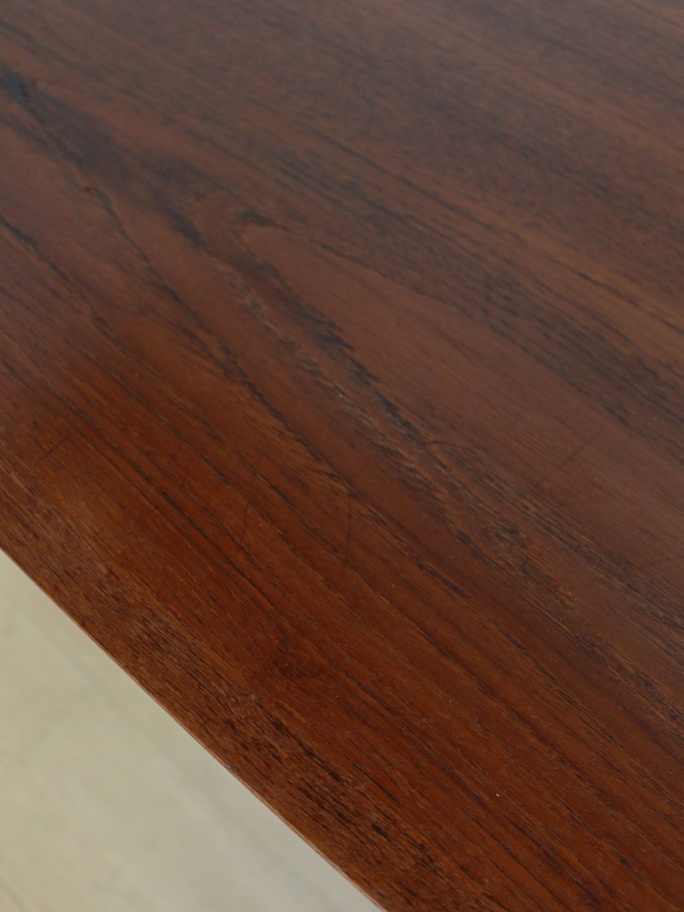 Teak/zwart kastje
