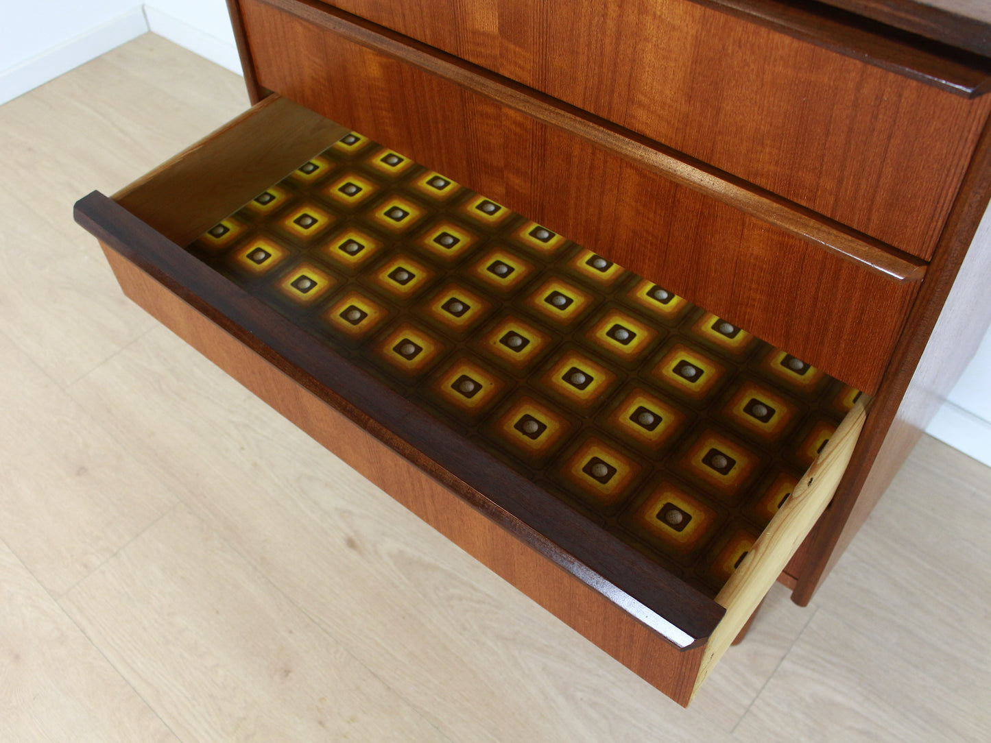 vintage ladekast met 4 lades