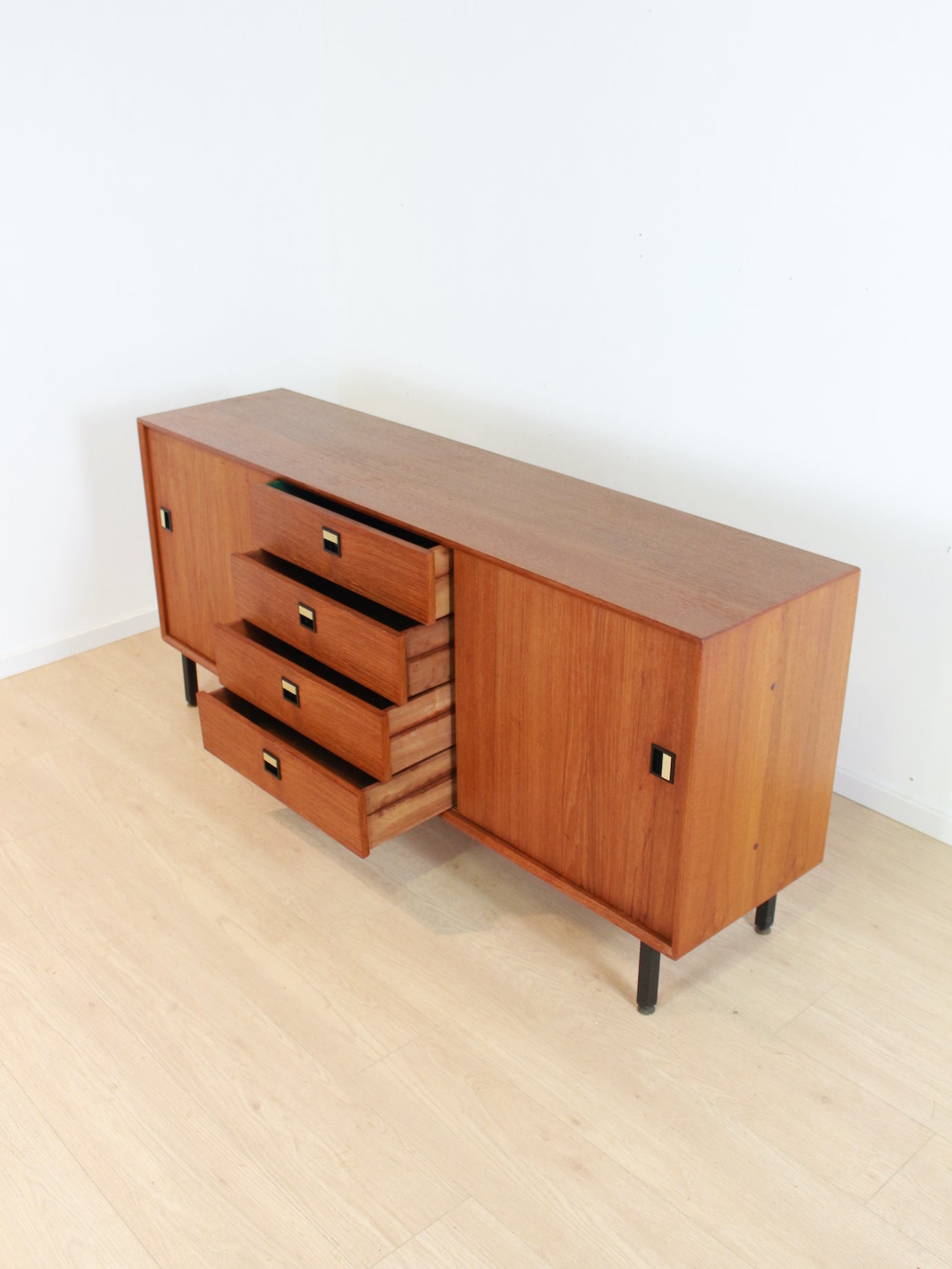 vintage teak dressoir