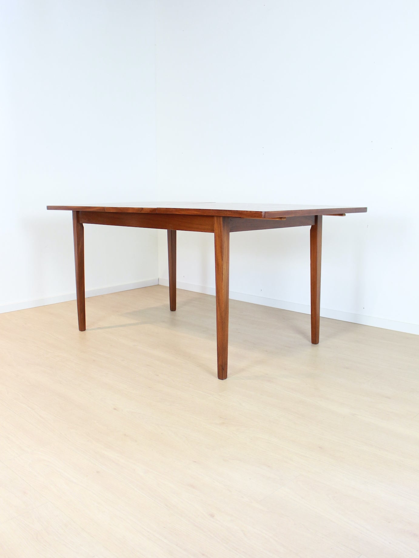 teak eettafel met tuimelblad